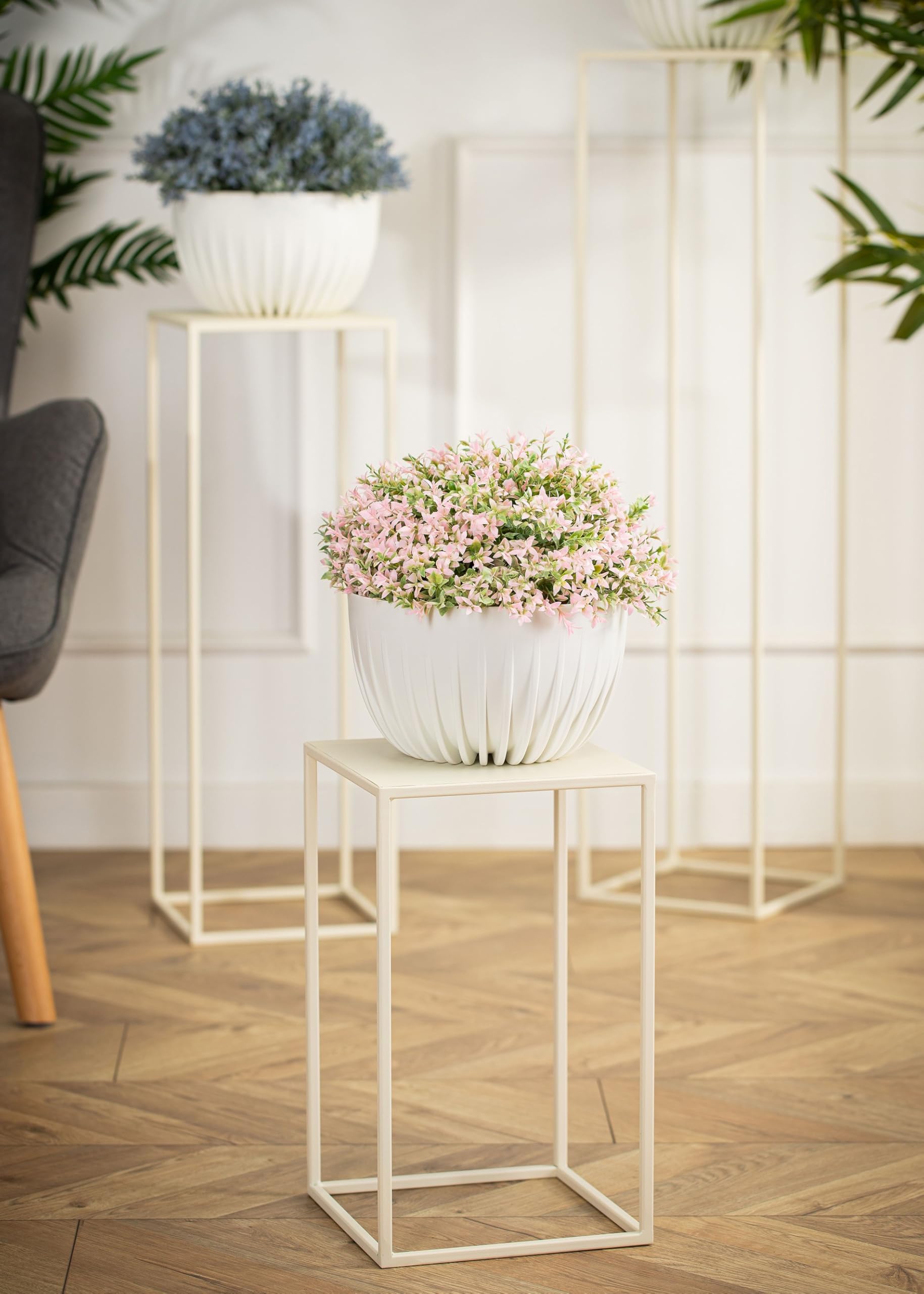 Support de fleurs en métal couleur crème 40 cm de haut – Support de fleurs solide et robuste en métal – Support pour plantes pour la décoration dans le salon, la chambre ou le bureau