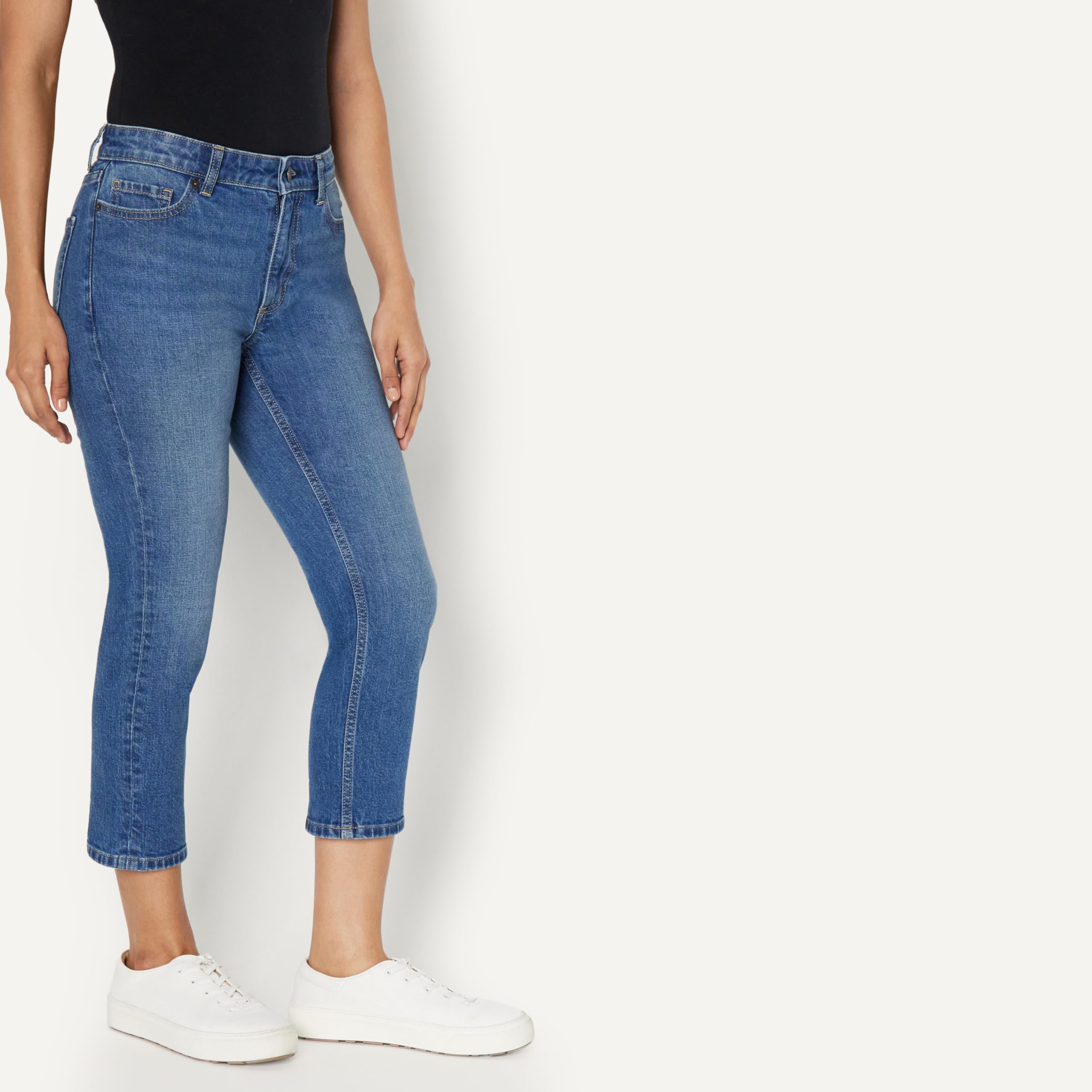 Amazon Essentials Damen Slim-Fit-Capri-Jeans mit Mittlerem Stretchanteil und Mittelhohem Bund
