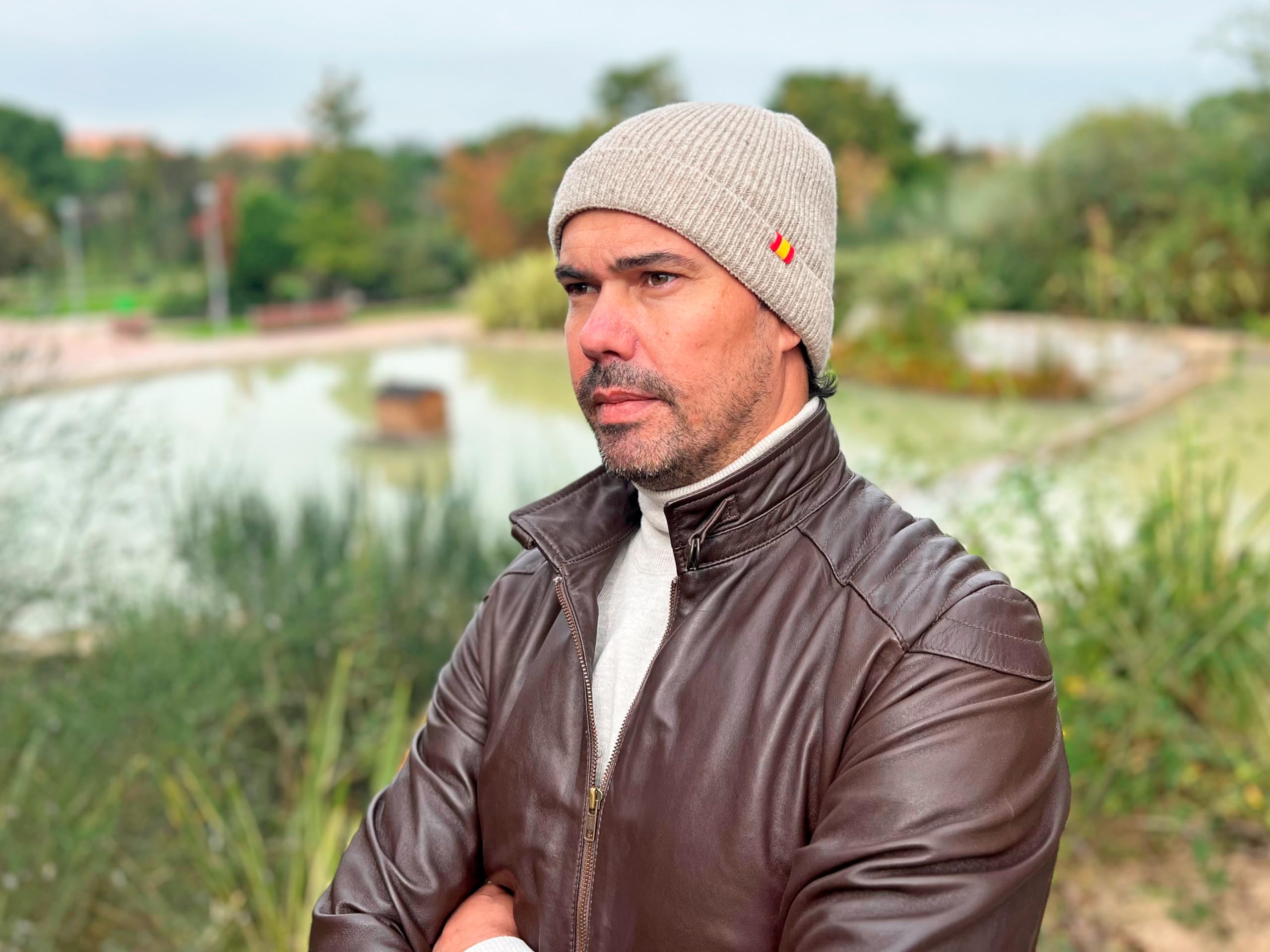 Gorro 100% Lana Merino Bandera de España. Fabricación Nacional y Artesanal. Confeccionado a Mano. Gorro Lana Hombre. Gorro Lana Mujer.