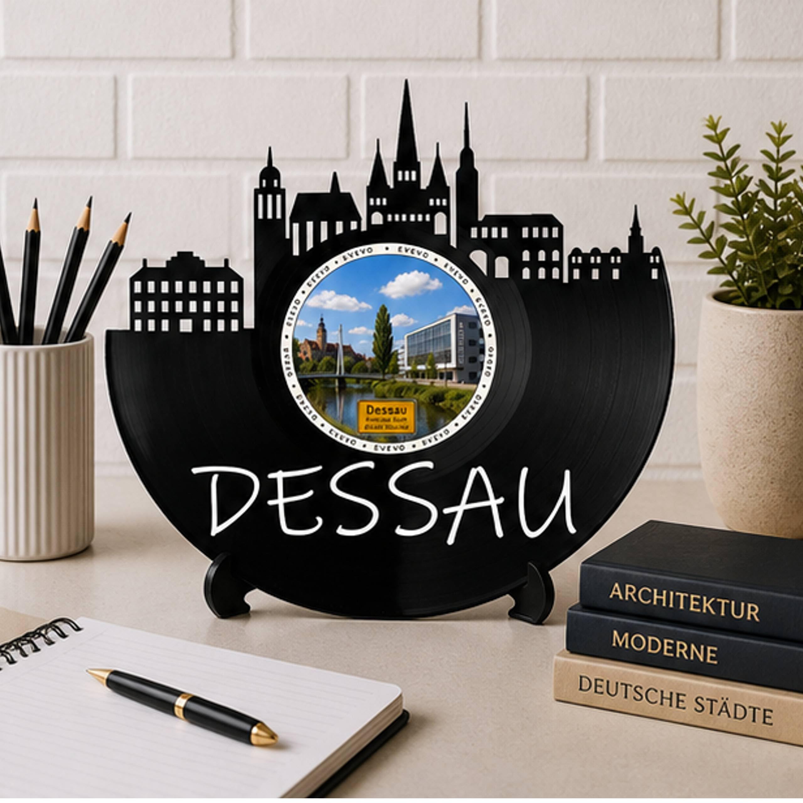EVEVO Dessau D0041 - Decorazione da parete in vinile, motivo skyline della Sassonia di Anhalt, regalo per gli appassionati di Dessau, per gli amanti dell'architettura