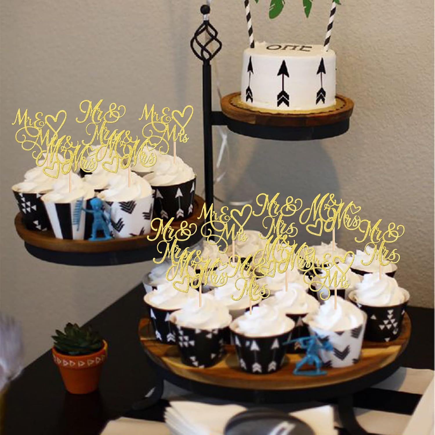24 PCS Mr & Mrs Cupcake Toppers Glitter Love Heart Cupcake Picks Wedding Engagement Cake Decorations for Bridal Shower Theme Birthday Party Supplies Gold