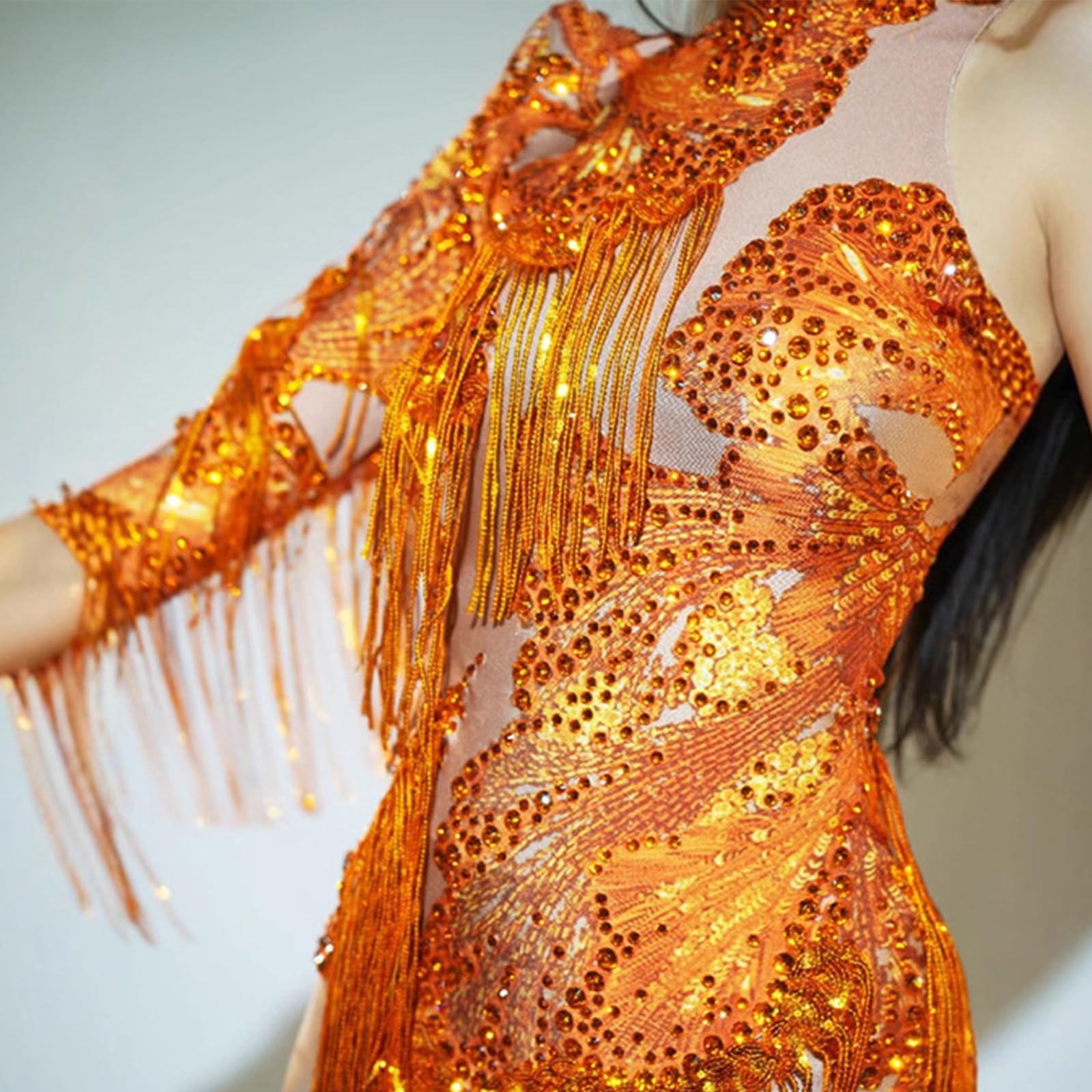 Body elástico para danza del vientre, diseño de un solo brazo con adornos de flecos fluidos para espectáculos dinámicos de una sola manga