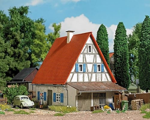 Busch 1908 HO Scale - Casa de media madera desgastada - Kit de corte láser - 4-13/16 x 3-3/8 x 4-3/16" 4.8 x 3.4 x 4.2 in