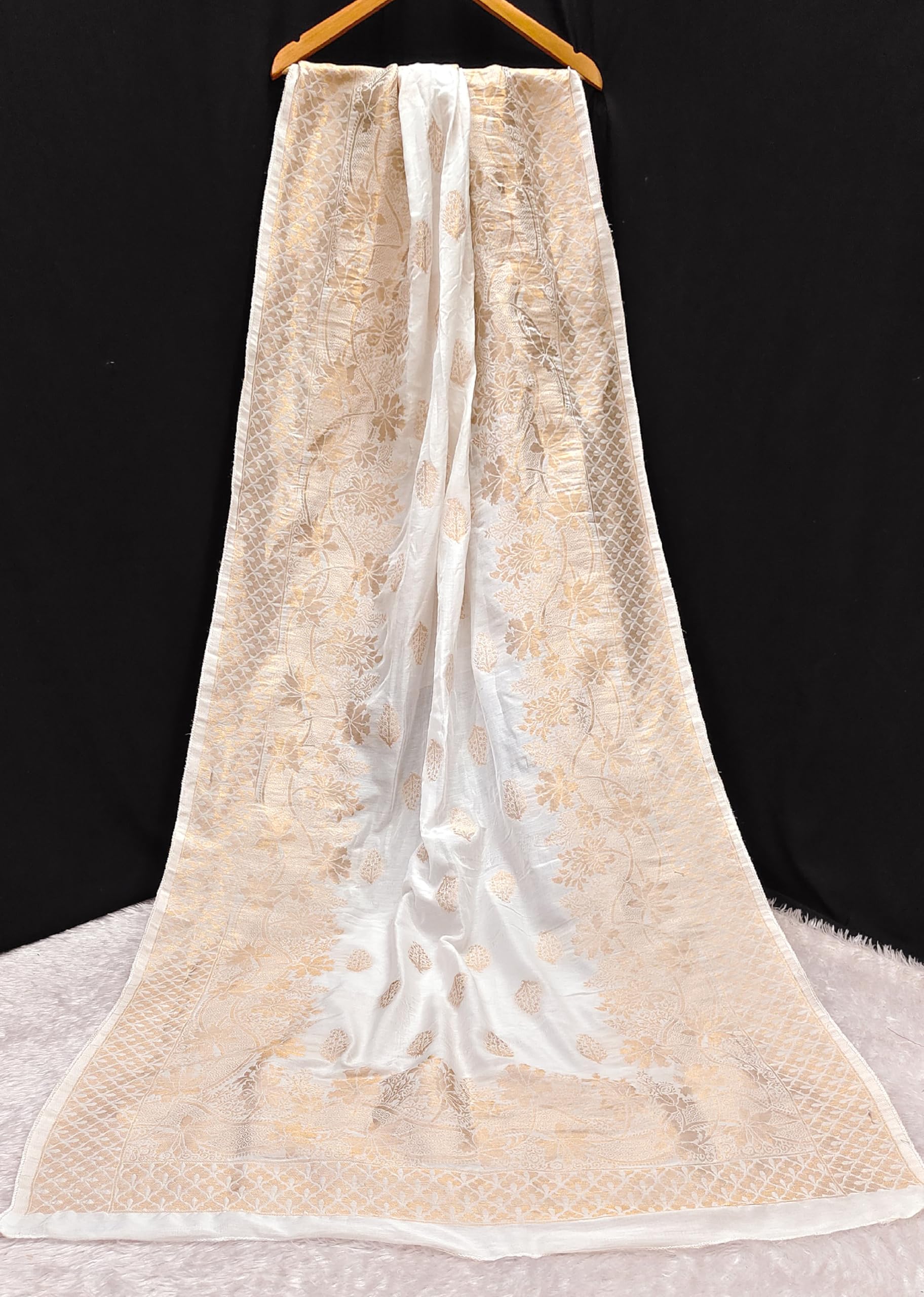 TRENDMALLS Damen Jacquard Seide Blumenmuster Dupatta (D06-WhiteGolden), Weiss/opulenter Garten, Einheitsgröße