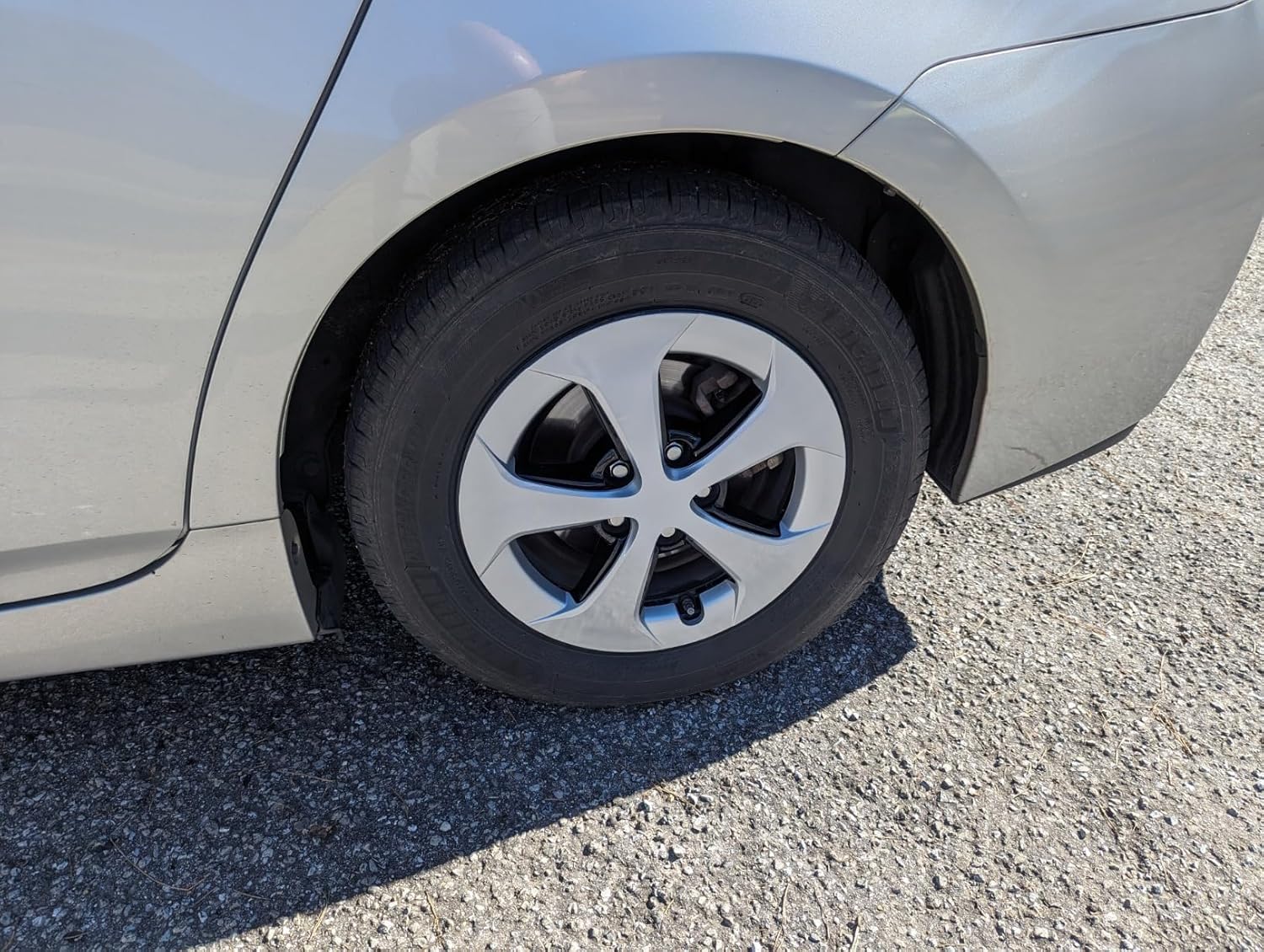 Wheel Cover Hubcap Fits 2012-2015 Toyota Prius; 15 Inch; 5 Spoke; Silver Color; Plastic; Standard Leg (1-Piece)