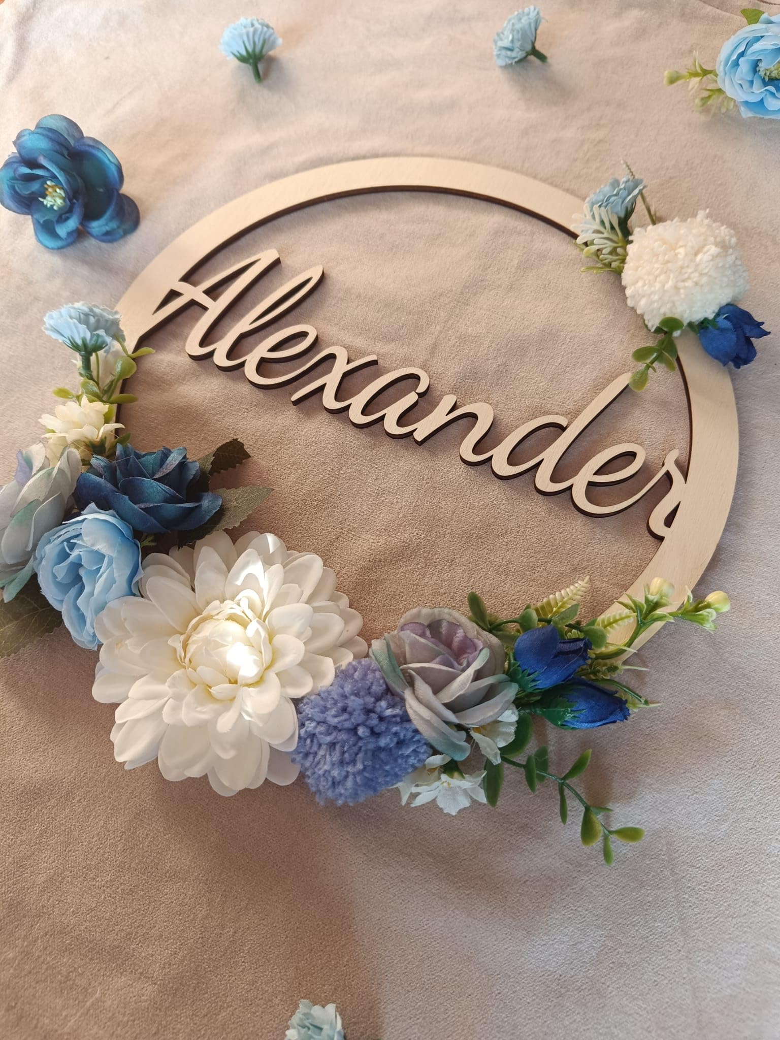 Fiocco Nascita Bimba, Idea Regalo Personalizzato Nascita Bimbo, Decorazione in Legno Artigianale con Fiori per cameretta, Regalo neonata Battesimo, fuoriporta e Regalo Nascita, Ghirlanda Comunione