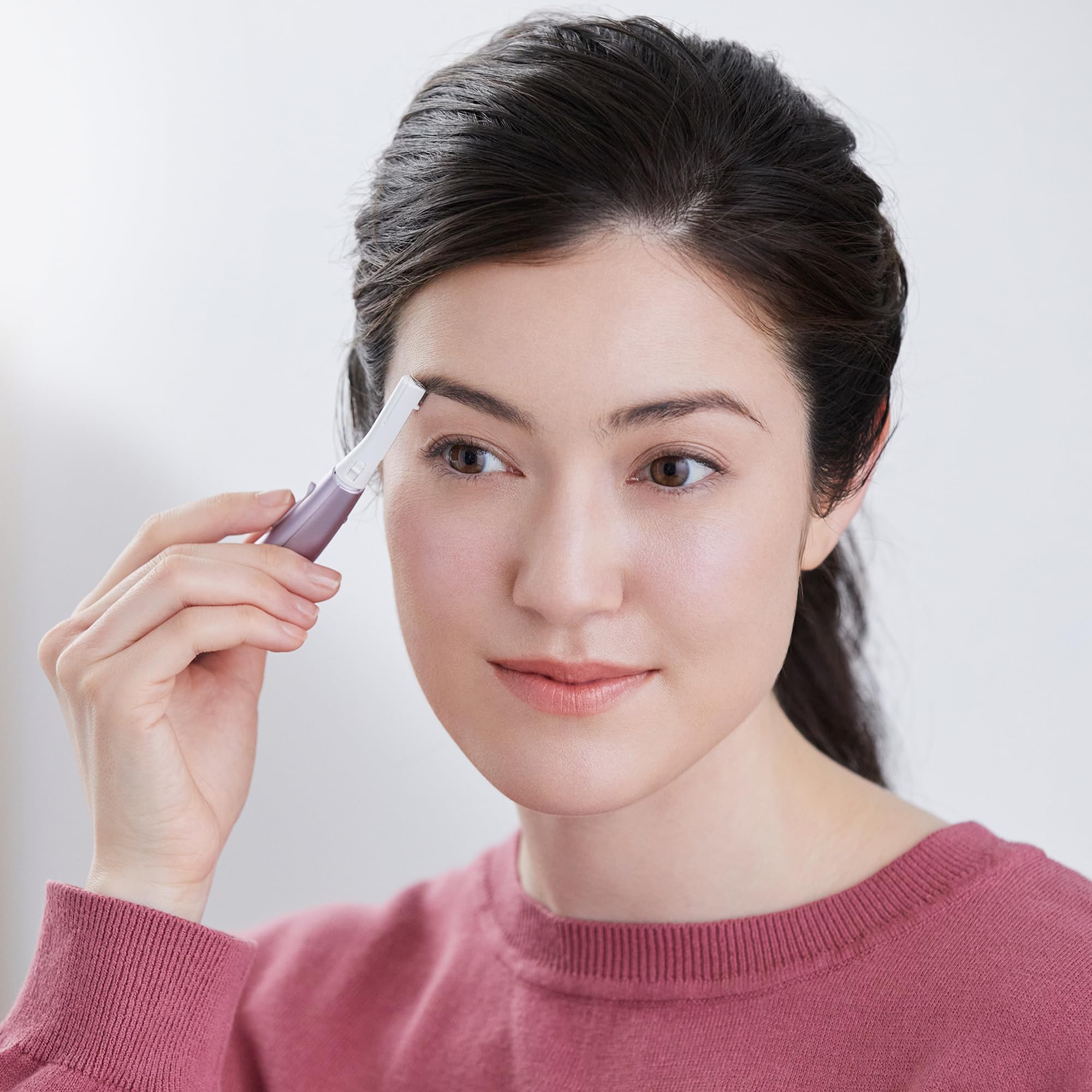 Panasonic ES-WF71-V503 Recortador de Cejas y Vello Facial Mujer, Perfilador De Cejas, Cabezal Flexible, Acero Inoxidable Hipoalergénico, Funciona con Pilas AAA, Lila