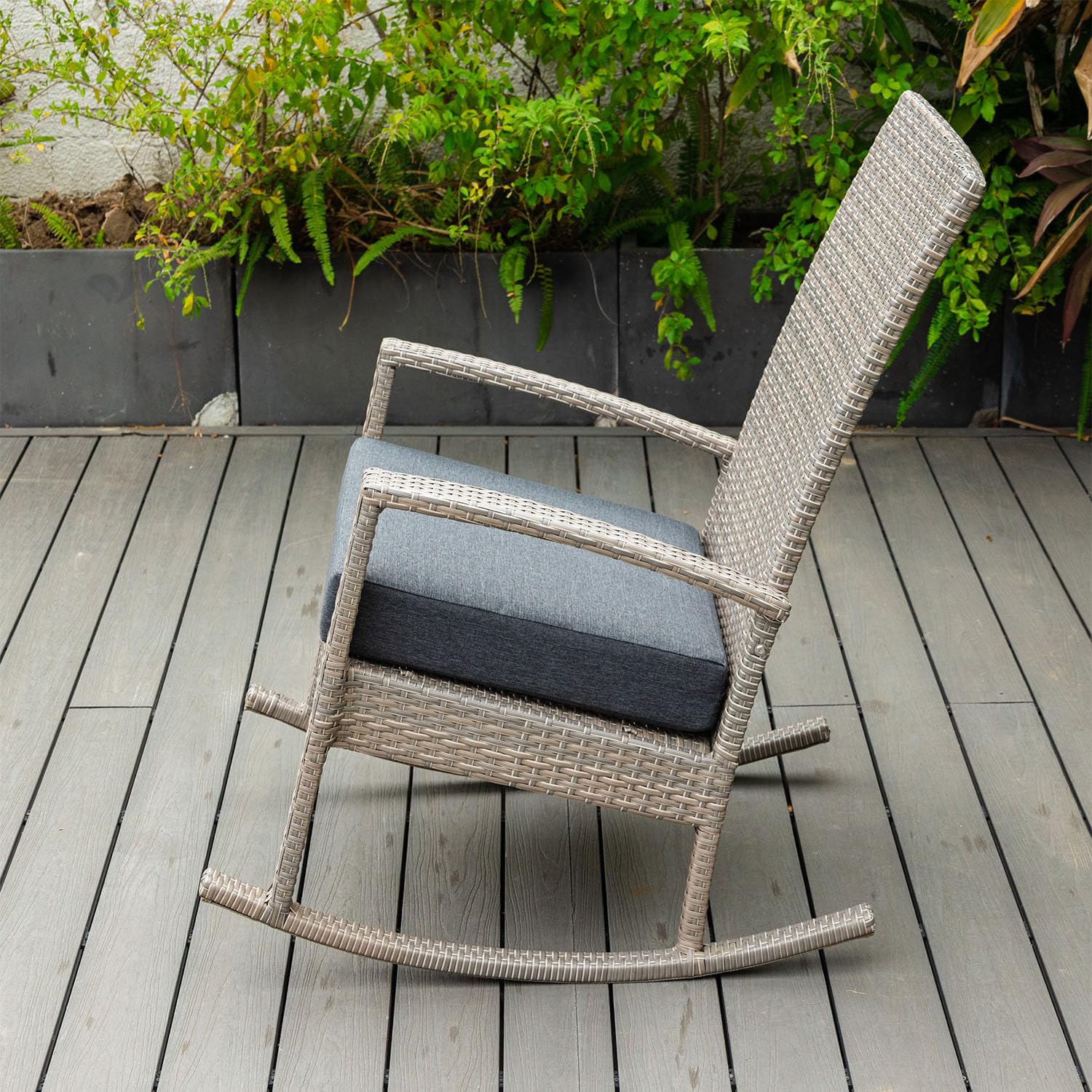 Ogarden Rocking Chair, Garten schaukelstuhl wetterfest, Poly Rattan Outdoor Schaukelstuhl, Schaukelsessel mit Kissen, für Garten, Terrasse, Balkon, Gartenstuhl (Creme - Graues Kissen)