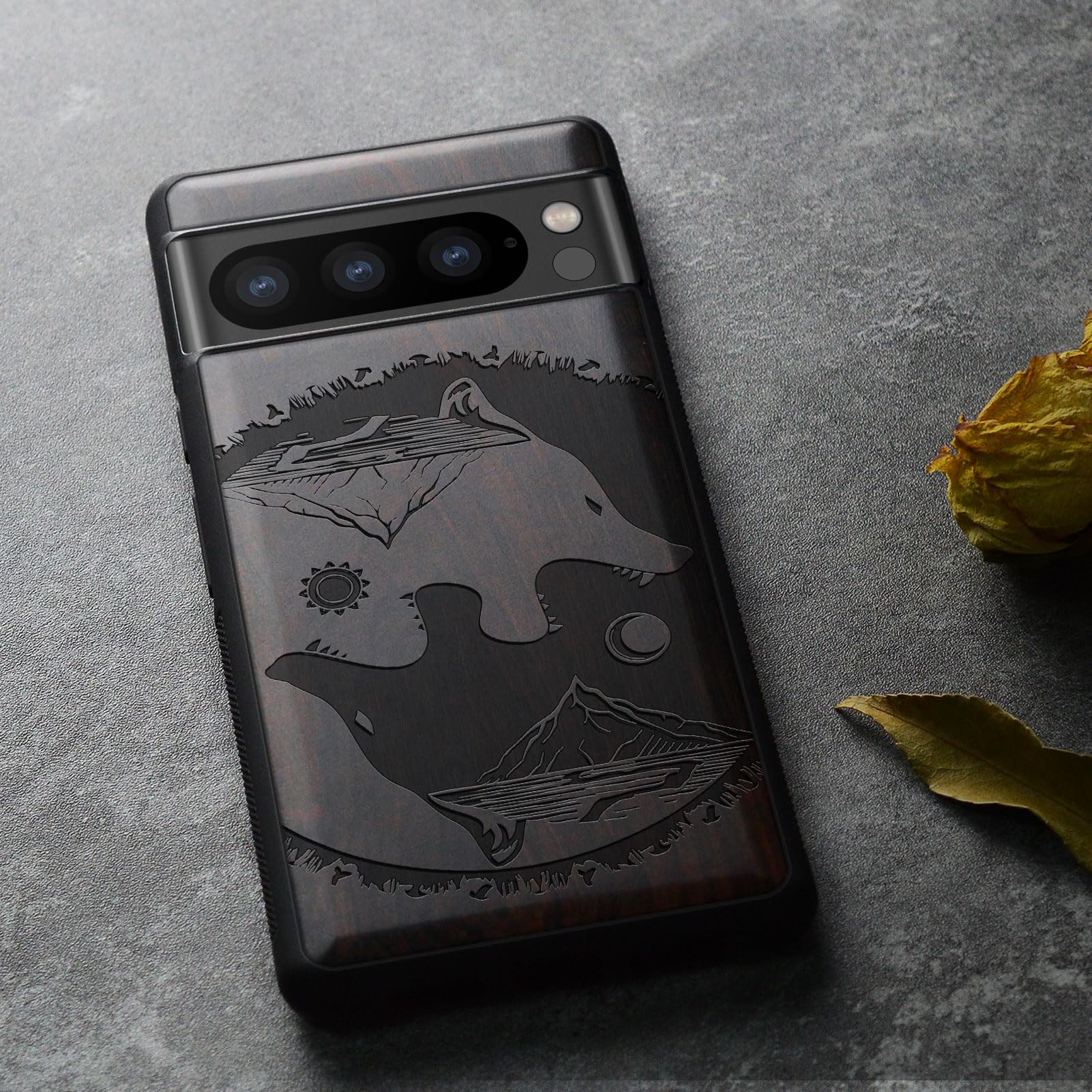 Carveit Custodia in Legno per Google Pixel 8 Pro Cover, Paraurti Robusto TPU Case, Antiurto Protezione Compatibile con Pixel 8 Pro Custodia (Rosea-Il Leone a Filigrana
