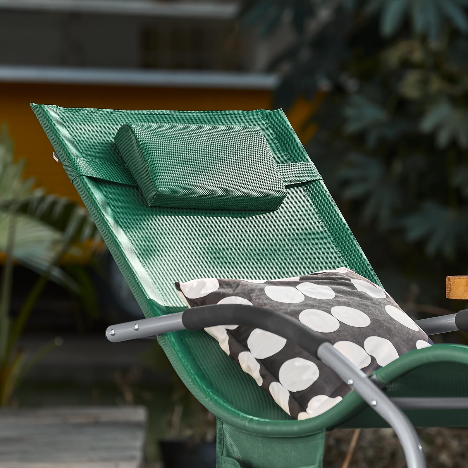 SoBuy Lot de 2 Chaises Longues Transat Pliable Jardin Fer – Bain de Soleil Ergonomique à Bascule Relax–Fauteuil Extérieur Confortable Plage pour Terrasse Balcon Camping, Vert Foncé, OGS28-WDx2