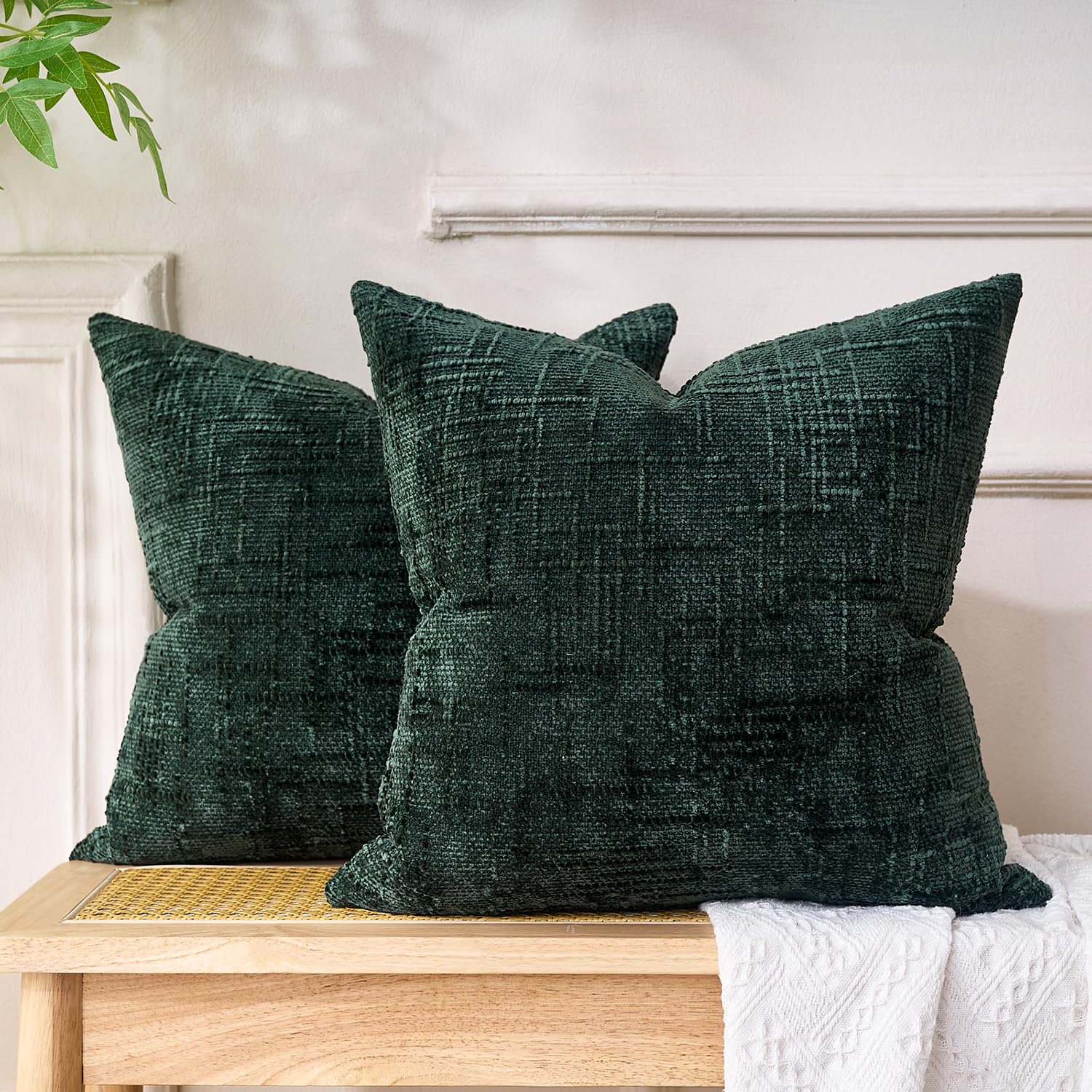 ABAKUHAUS Paesaggio Urbano Federe Cuscini Set di 4, Old Town Strada tranquilla, Stampa Digitale Fronte-Retro con Accento Moderno, 40 cm x 40 cm, Nero Bianco
