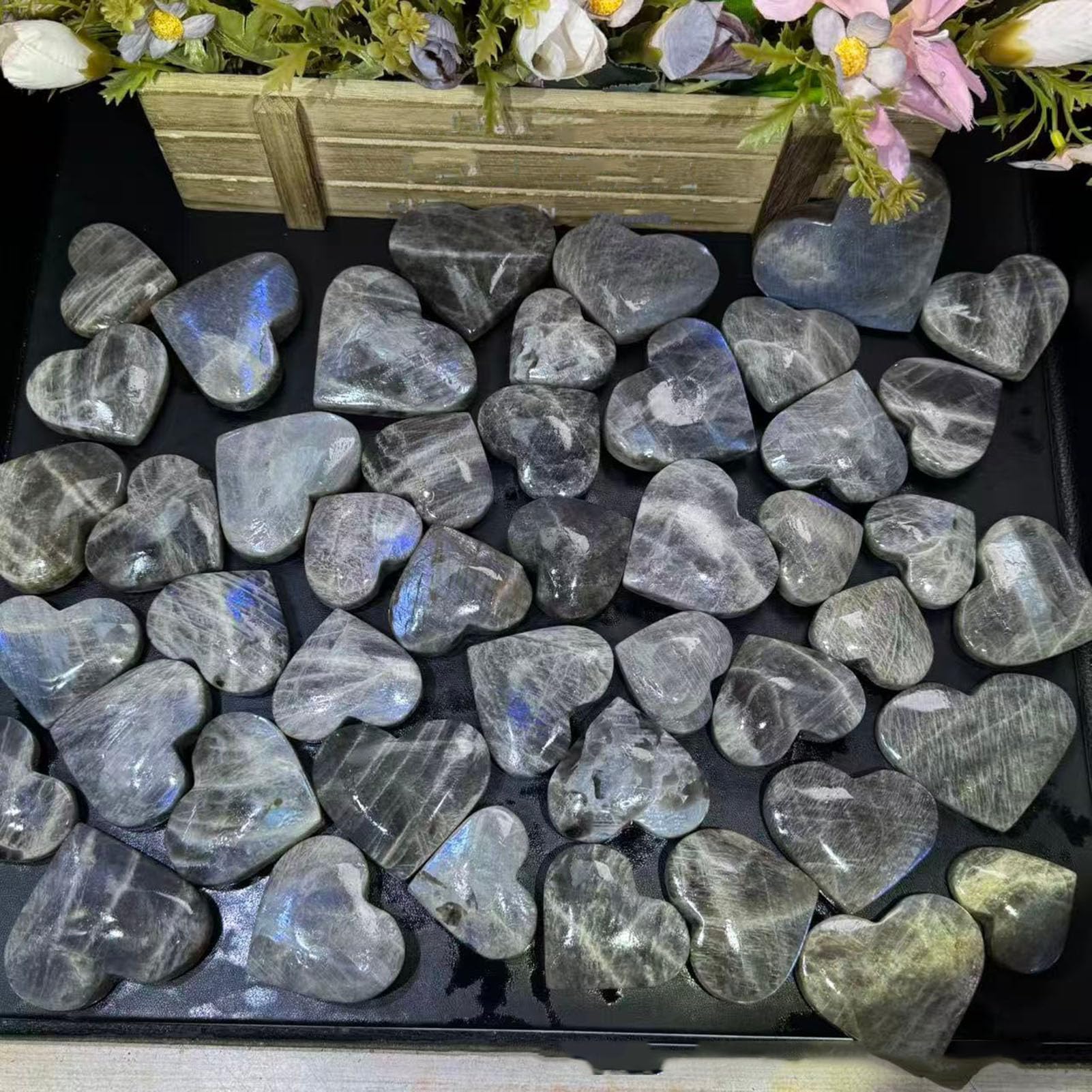 Natürlicher handpolierter Labradorit-Edelstein in Herzform