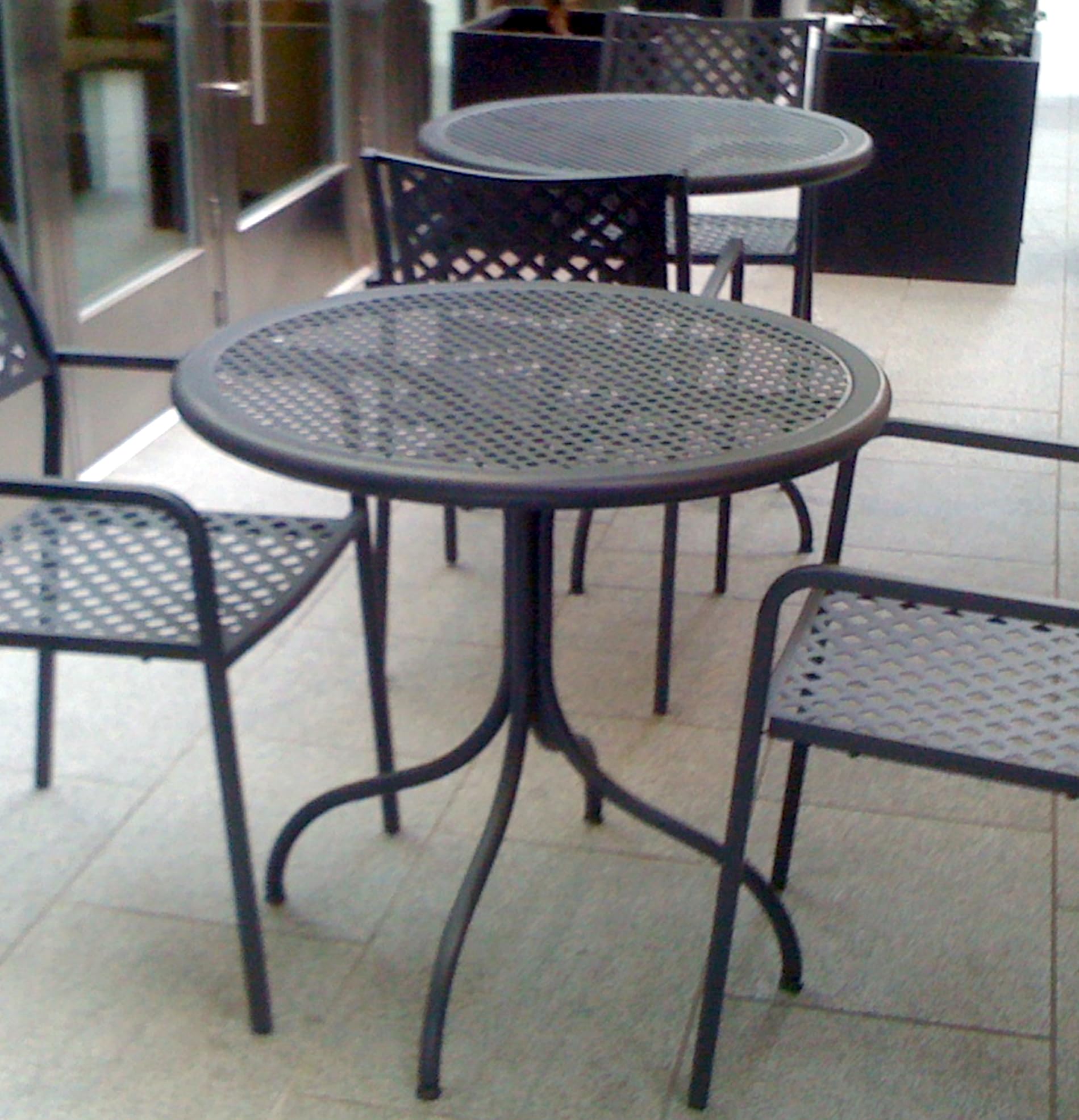 RD ITALIA Mesa redonda de jardín de metal, tablero de chapa con decoración de rombos, diámetro 80 cm, desmontable, antracita, metal acero hierro pregalvanizado, producción propia italiana