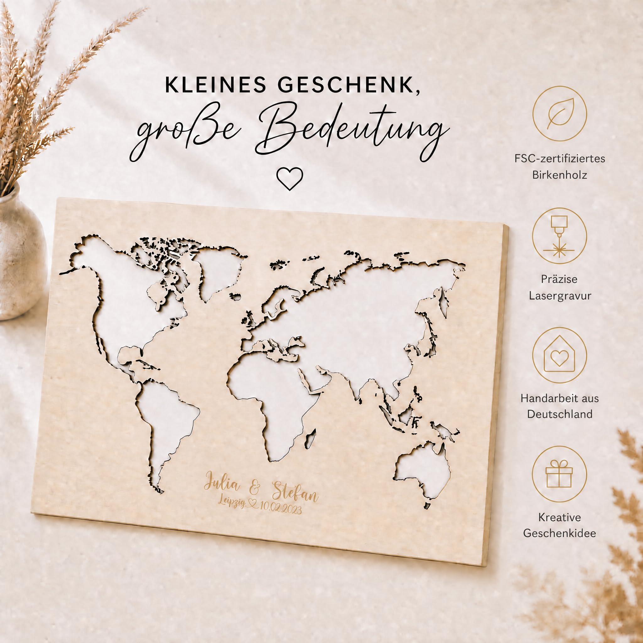 vonMia Personalisiertes Geldgeschenk Hochzeit, Weltkarte aus Holz im Bilderrahmen, A2 40 x 50 cm, Namen, Datum & Wunschtext individuell, Geschenk für Brautpaar