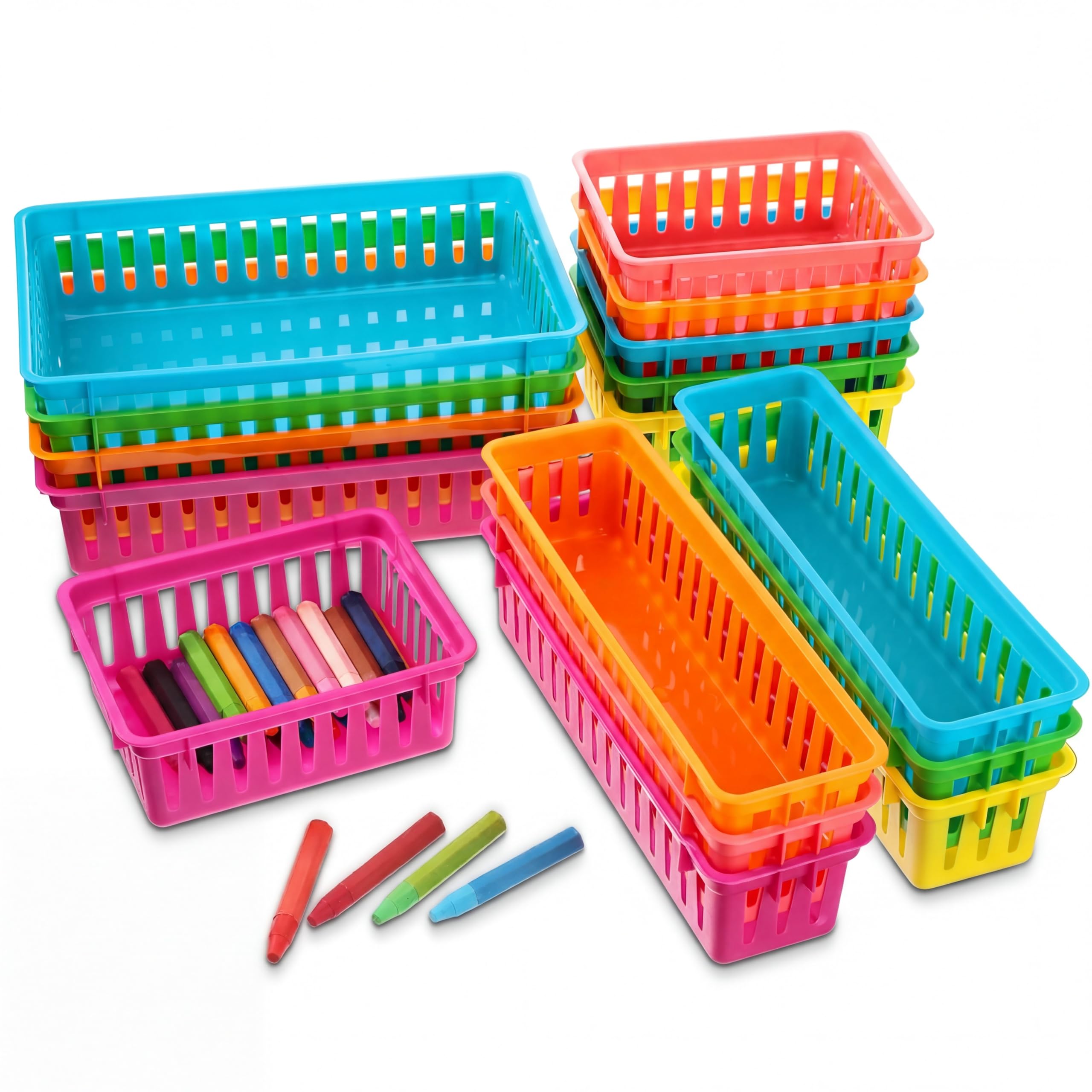 Paniers de rangement en plastique colorés pour organiser la classe