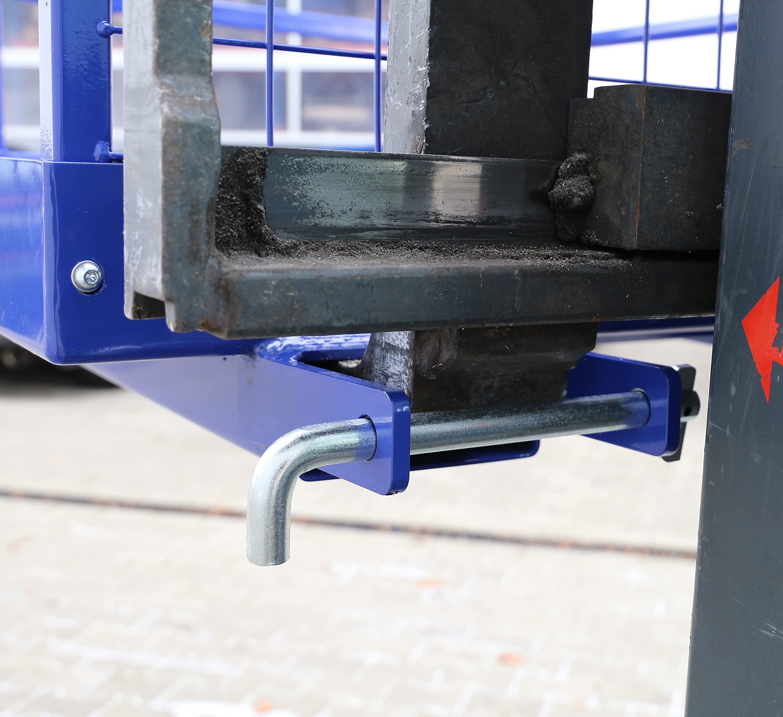 Pallit Staplerbühne Arbeitskorb mit Werkzeugablage 250 kg Tragkraft 1150 mm x 1080 mm