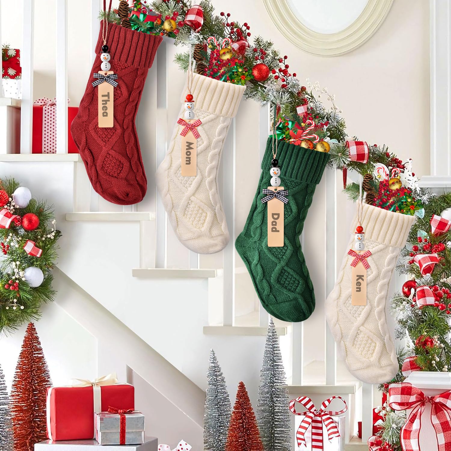 Paquete de 4 medias de Navidad personalizadas con etiquetas de muñeco de nieve, juego de 4 medias familiares con nombre personalizado para Navidad, medias de Navidad de punto trenzado grandes de 18