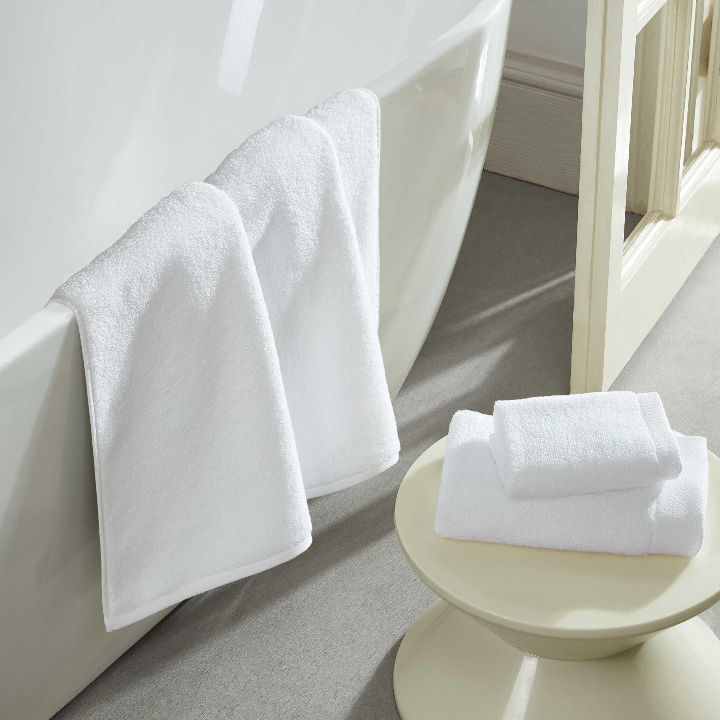 Image secondaire de Lot de 6 Serviettes de Bain Calvin Klein en Coton Doux - Entwine Solid White