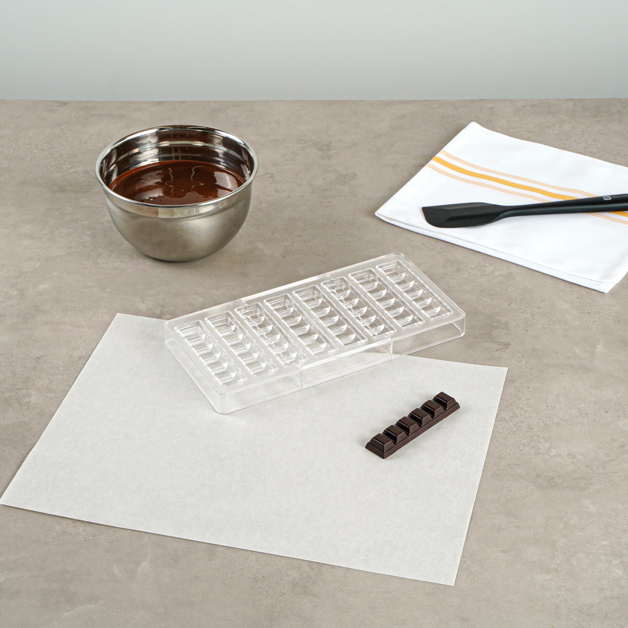Pastry Tek - Molde de barra de chocolate de 10.8 x 5.3 pulgadas, 1 molde de chocolate lavable en lavavajillas, 8 cavidades, congelable, molde de policarbonato transparente para caramelos, para barras