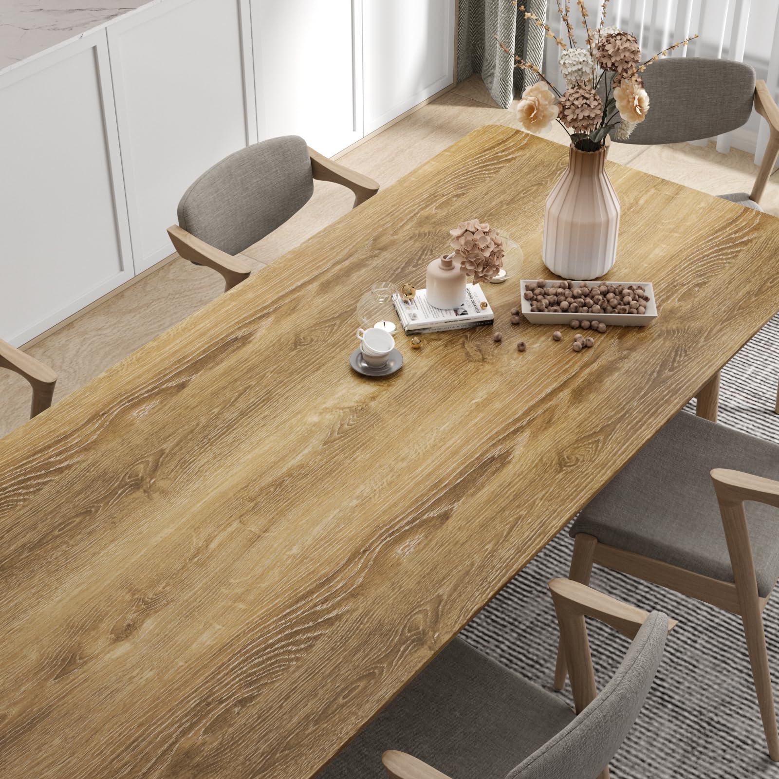 Papier contact bois marron clair pour relooker une cuisine et des armoires anciennes