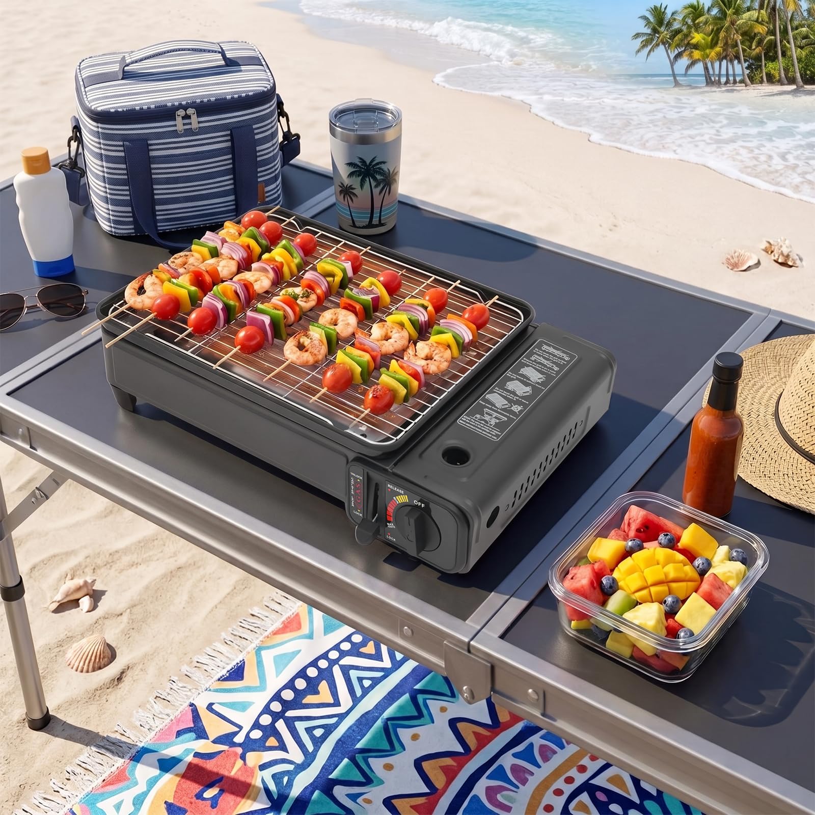 Barbecue à gaz portable de camping avec sac de transport | Avec 2 grilles, 6 aiguilles à rôtir et bac récupérateur de graisse extensible, allumage piézo et protection contre les