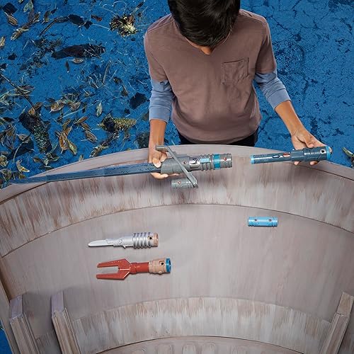 Miniatura 13 de STAR WARS Lightsaber Forge Ultimate Mandalorian Masterworks Set, sable de luz electrónico con licencia oficial, juguetes para niños y niñas, más de