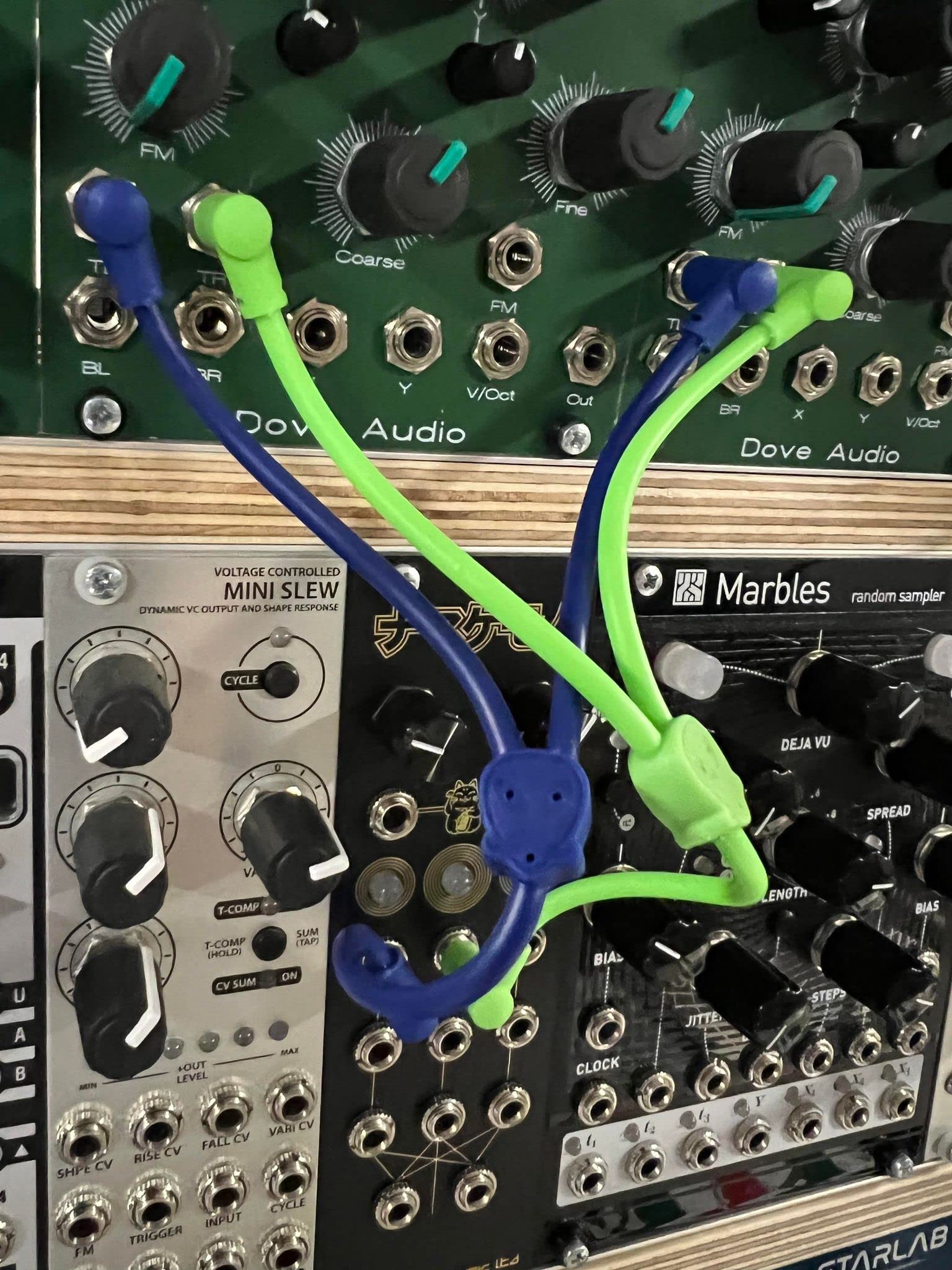 Luigi's Modular M-Doppio Mini Y Splitter-Patchkabel, rechtwinklig, 10 cm x 10 cm, 2 Stück, Schwarz, 3,5 mm Splitter für Eurorack Modular Synthesizer