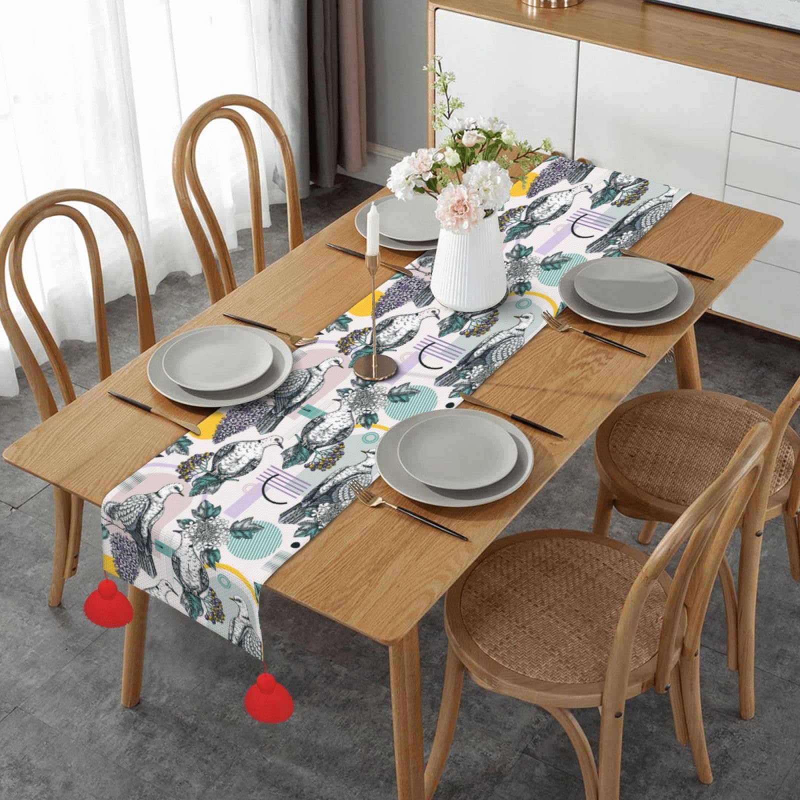 Chemin de table avec pompons design colombe et branche de fleurs pour décoration d'intérieur