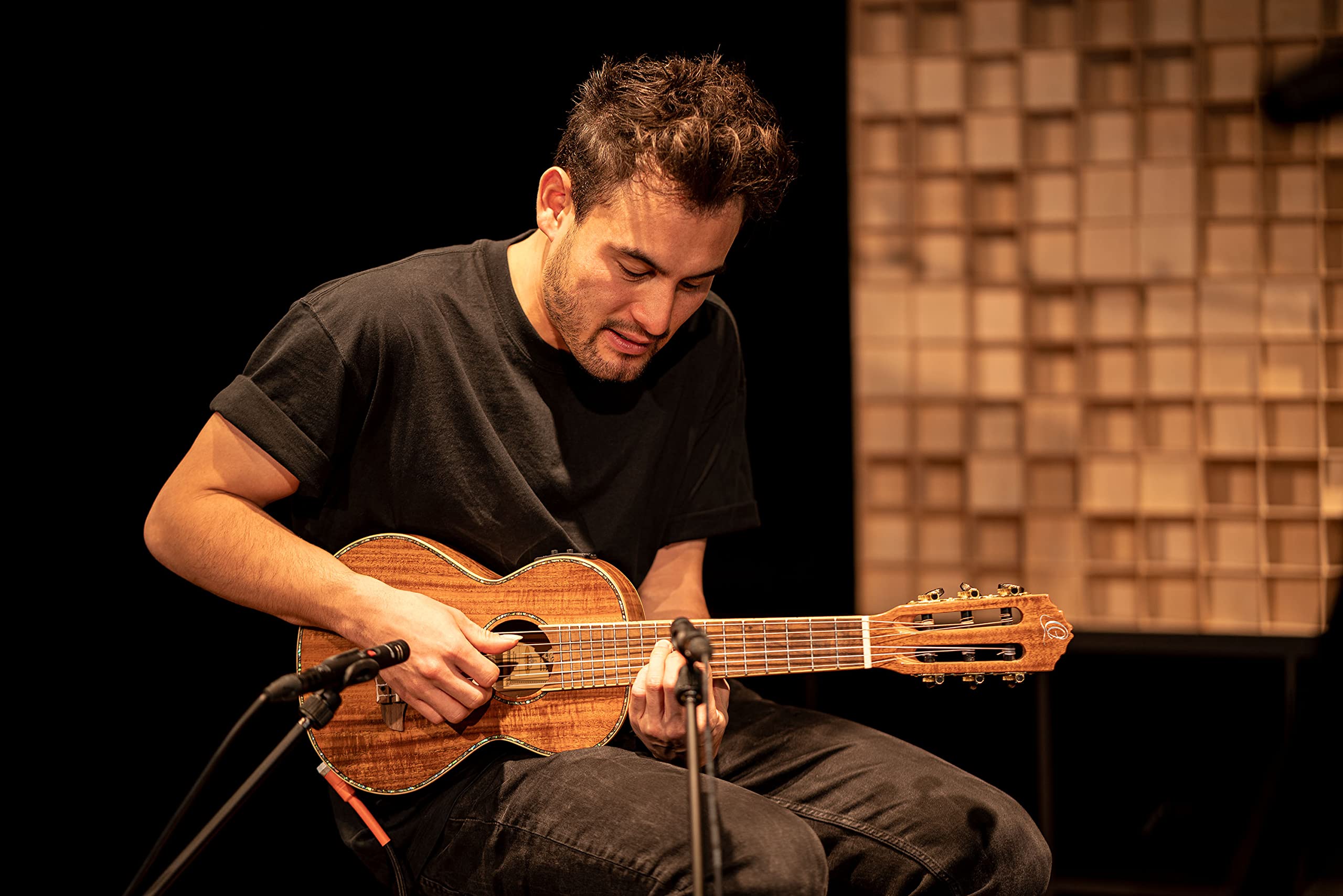 Ortega Guitars Travel Guitar Electro-Acoustic – Seria Mini Travel – Lita Akacja, Wykończenie Naturalne Połysk (RGLE18ACA)