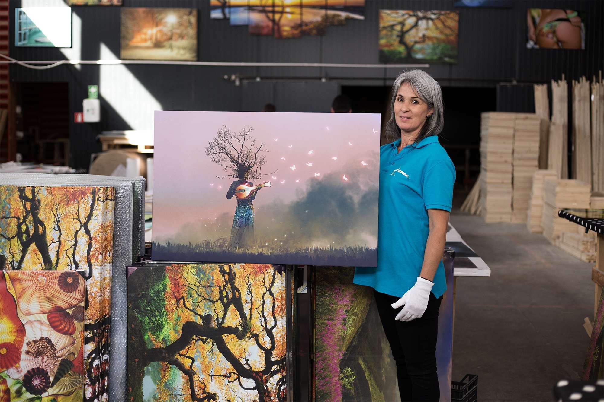 Startonight Impression sur Toile Arbre Femme Chantant - Tableau Abstrait - Decoration Murale Salon Moderne - Image sur Toile - 60 x 90 cm Idée Cadeau Élégante et Originale Effet Lumineux Nocturne