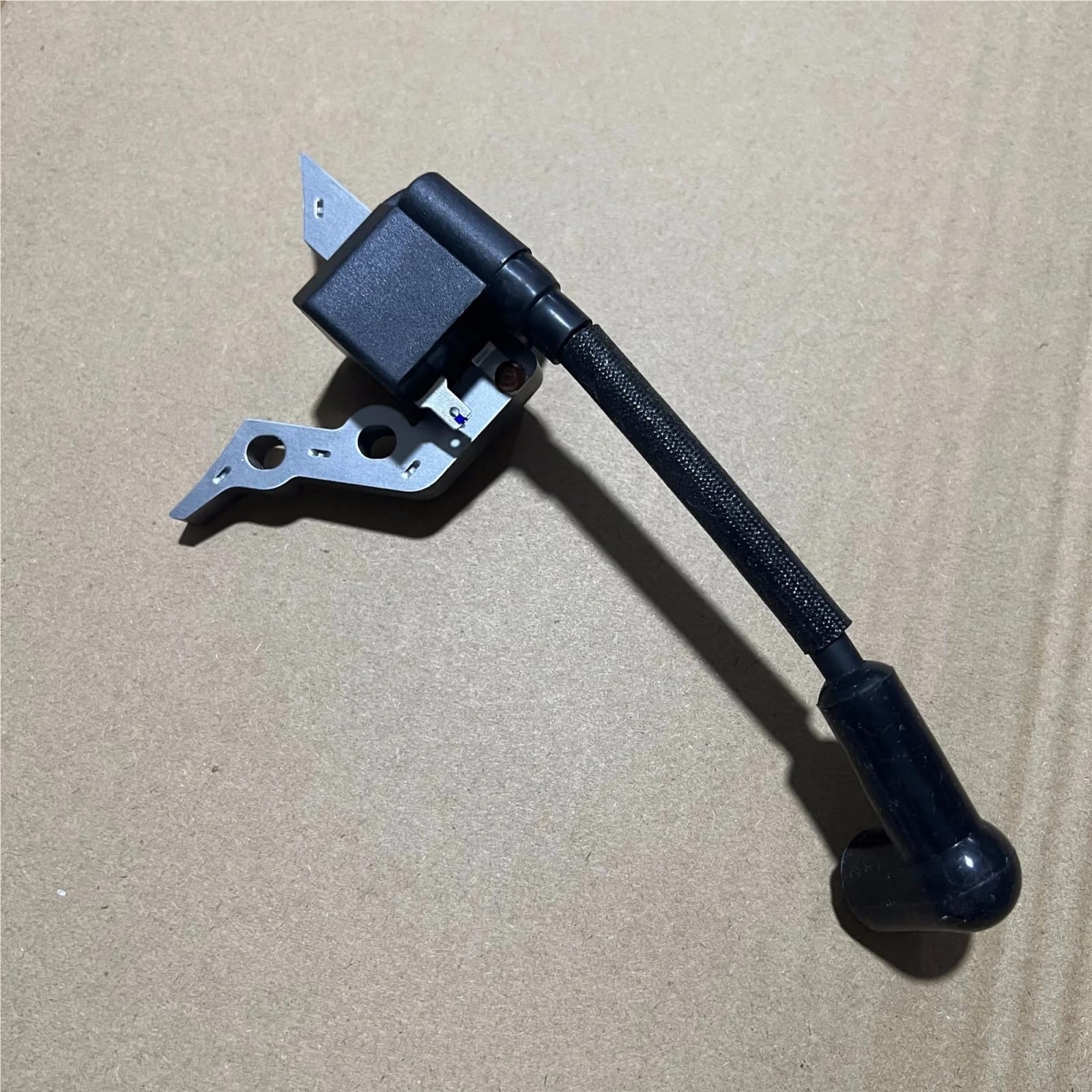 Bobine d'allumage for tondeuse à gazon thermique for Einhell GC-PM 40/1S. Moteur OHV 79,8 cm³ 1,20 kW - 4 temps. # TJ115E-R-1 (YP 200912 A)