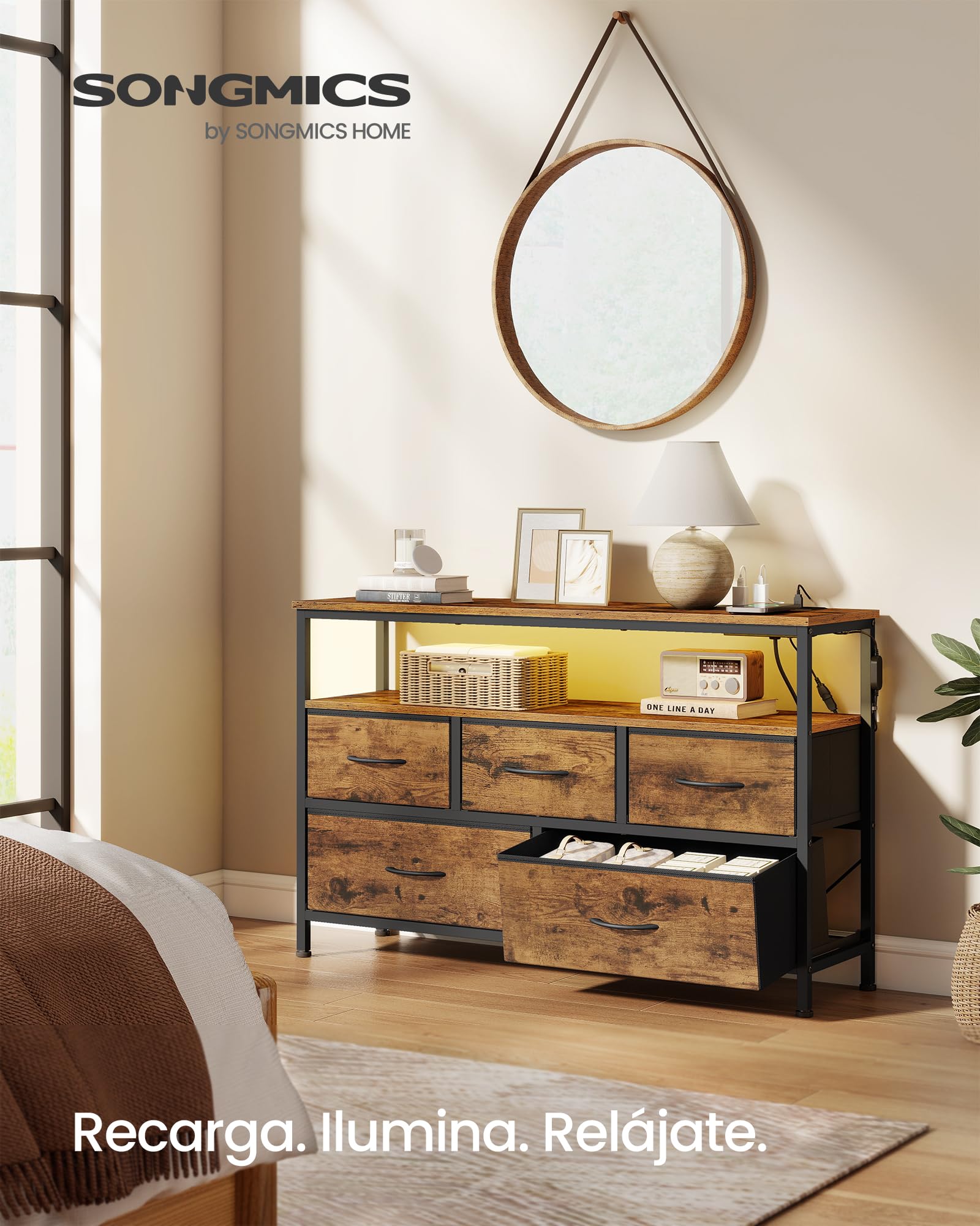 SONGMICS BELLAH Colección – Cómoda para Dormitorio, Mueble de Almacenaje, Iluminación LED Ajustable, Regleta de Enchufes, 1 Estante, 5 Cajones, Industrial, Marrón Rústico y Negro Tinta LGS723KD01
