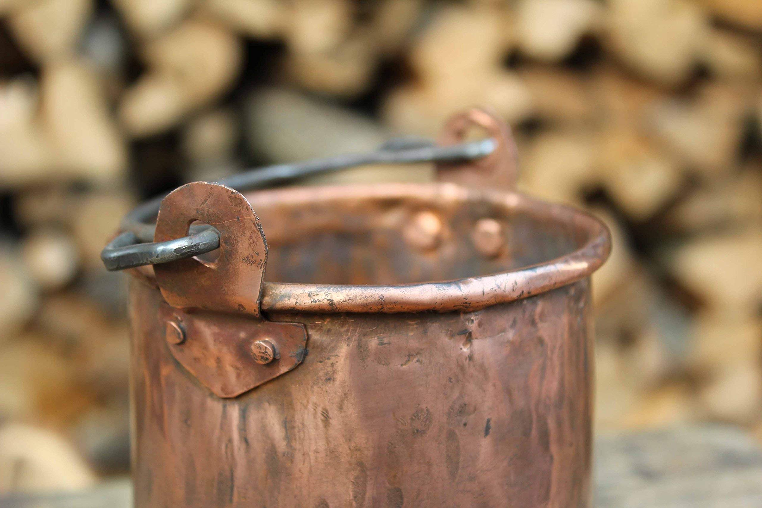 Contenitore, vasetto, vaso, secchio piccolo; porta oggetti, organizzazione, arredamento interni; rame lavorato a mano
