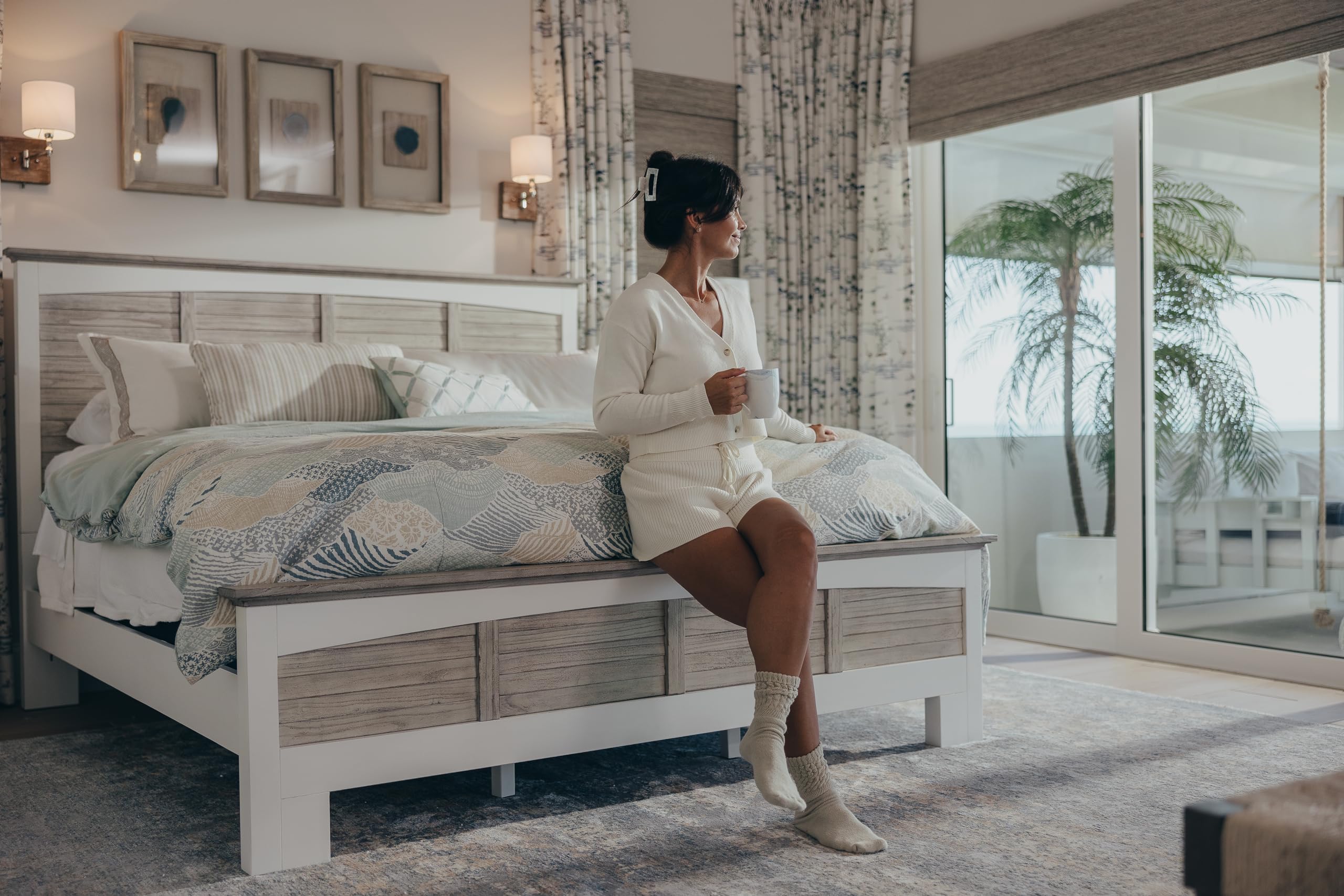 Amazon.com: Sea Winds Trading Islamorada Queen Bed Solid Mindi