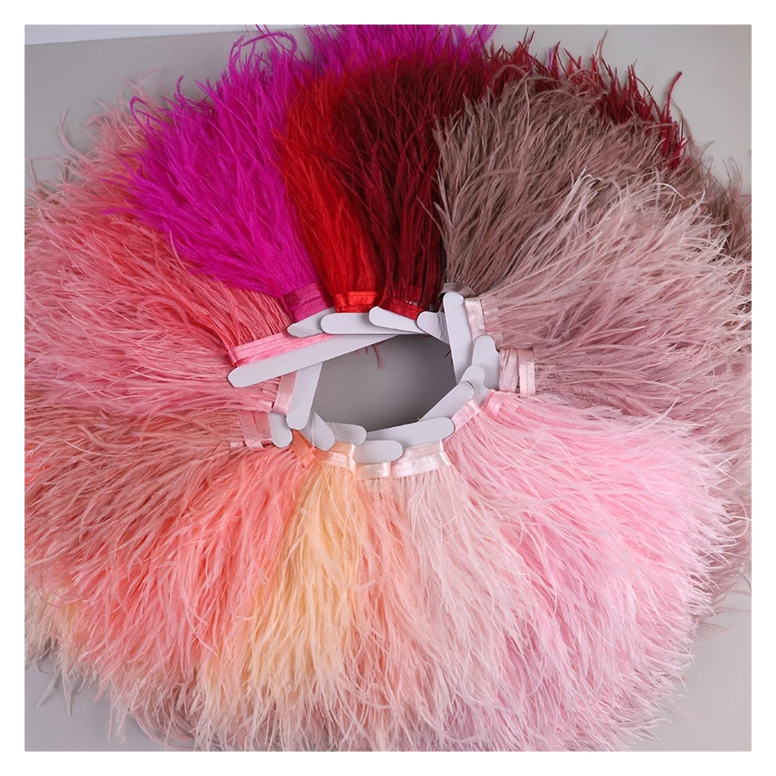 Ribete de flecos de plumas de avestruz