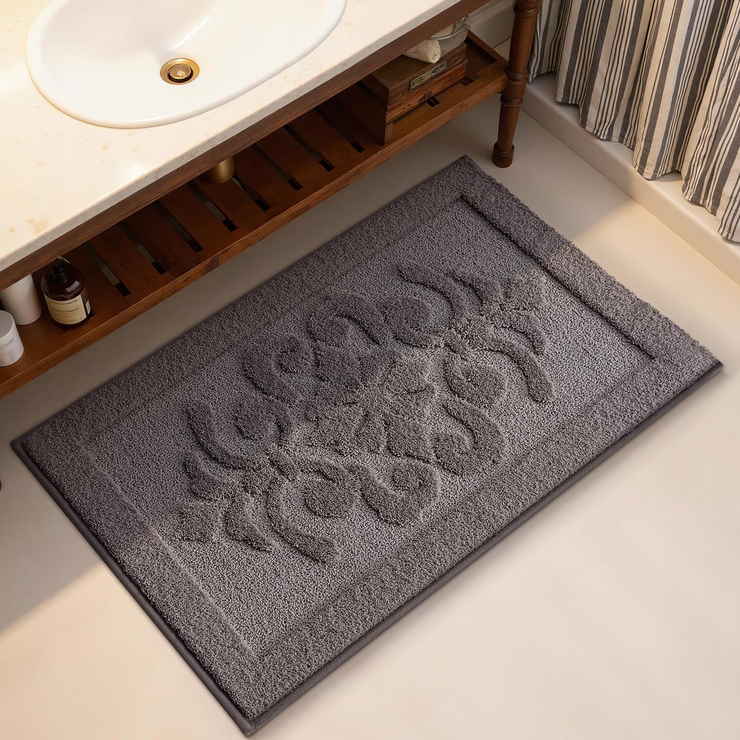 LUMI Tappetino Bagno Ultra Assorbente Antiscivolo con Fondo in Gomma, Lavabile in Lavatrice, Morbida Microfibra, Tappeto di Lusso con Asciugatura Rapida per Vasca e Pavimento Doccia, Grigio, 60x90 cm