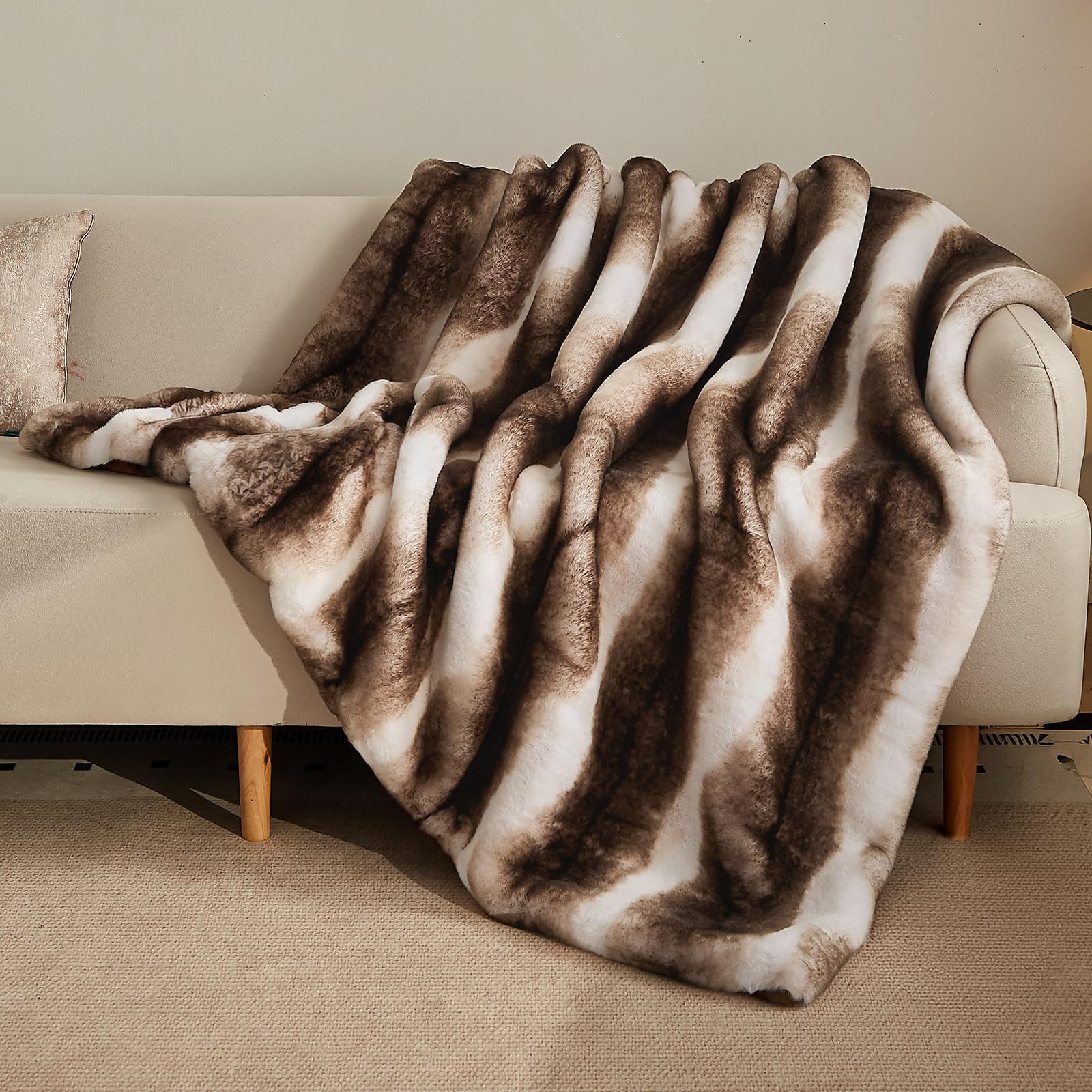 IKALIFE Faux Fur Throw, 230 x 270 cm Winter Thick Warm Cosy Blanket