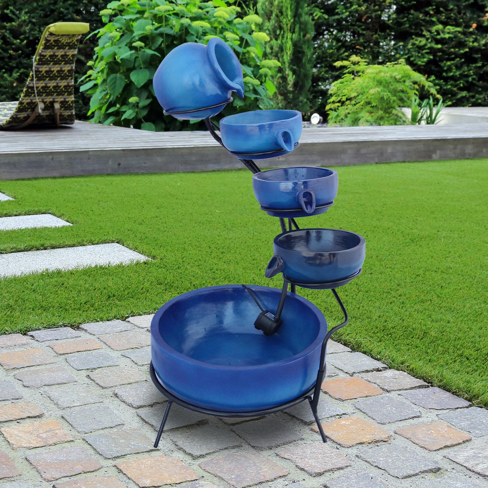 Fontaine de jardin alimentée Énergie Solaire Ornement de jardin Extérieur Décor Patio Résine Bleu Sphère autoportante à 4 Niveaux de Bols Renversants Jeu d'eau