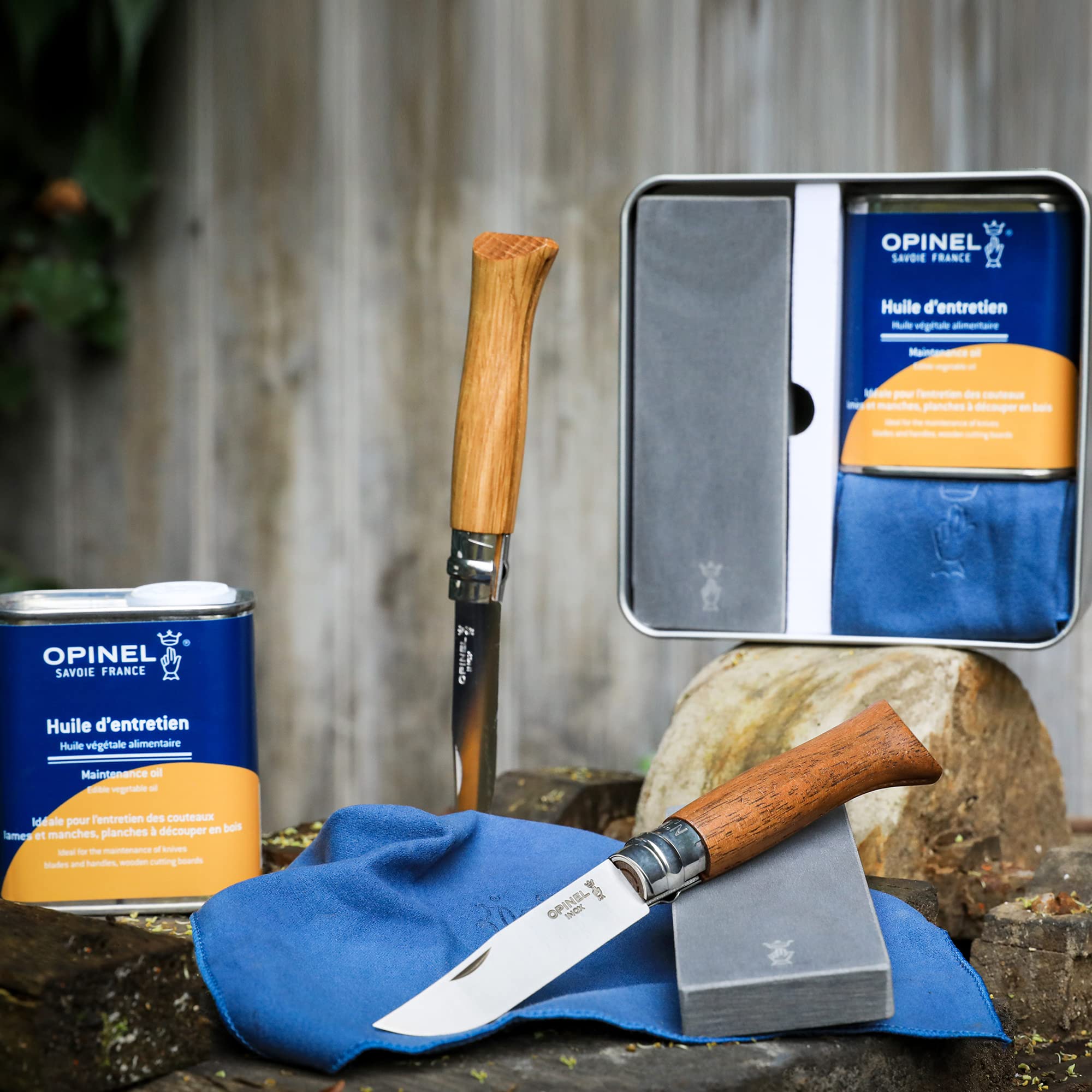 Opinel - Kit di Manutenzione per Coltelli - 1 Scatola di Stoccaggio, 1 Pietra per Affilare Grande, 1 Bottiglia di Olio, 1 Panno in Microfibra di 20 x 20 cm - Garanzia a Vita
