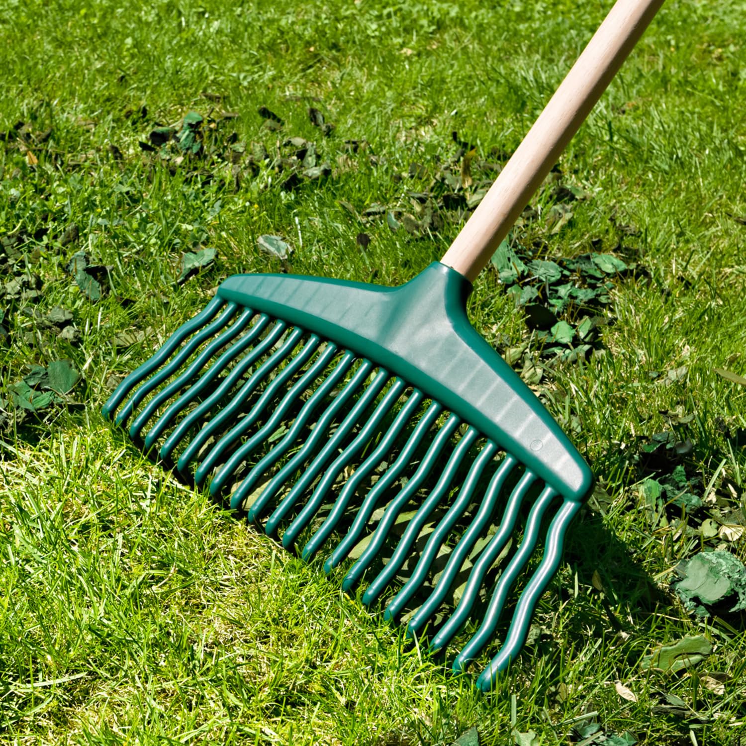 3 PAGEN Râteau à feuilles en plastique vert – Embout léger pour ratisser et râper – Accessoire de balai à feuilles – Idéal pour les petites branches et les feuilles – Largeur 37 cm