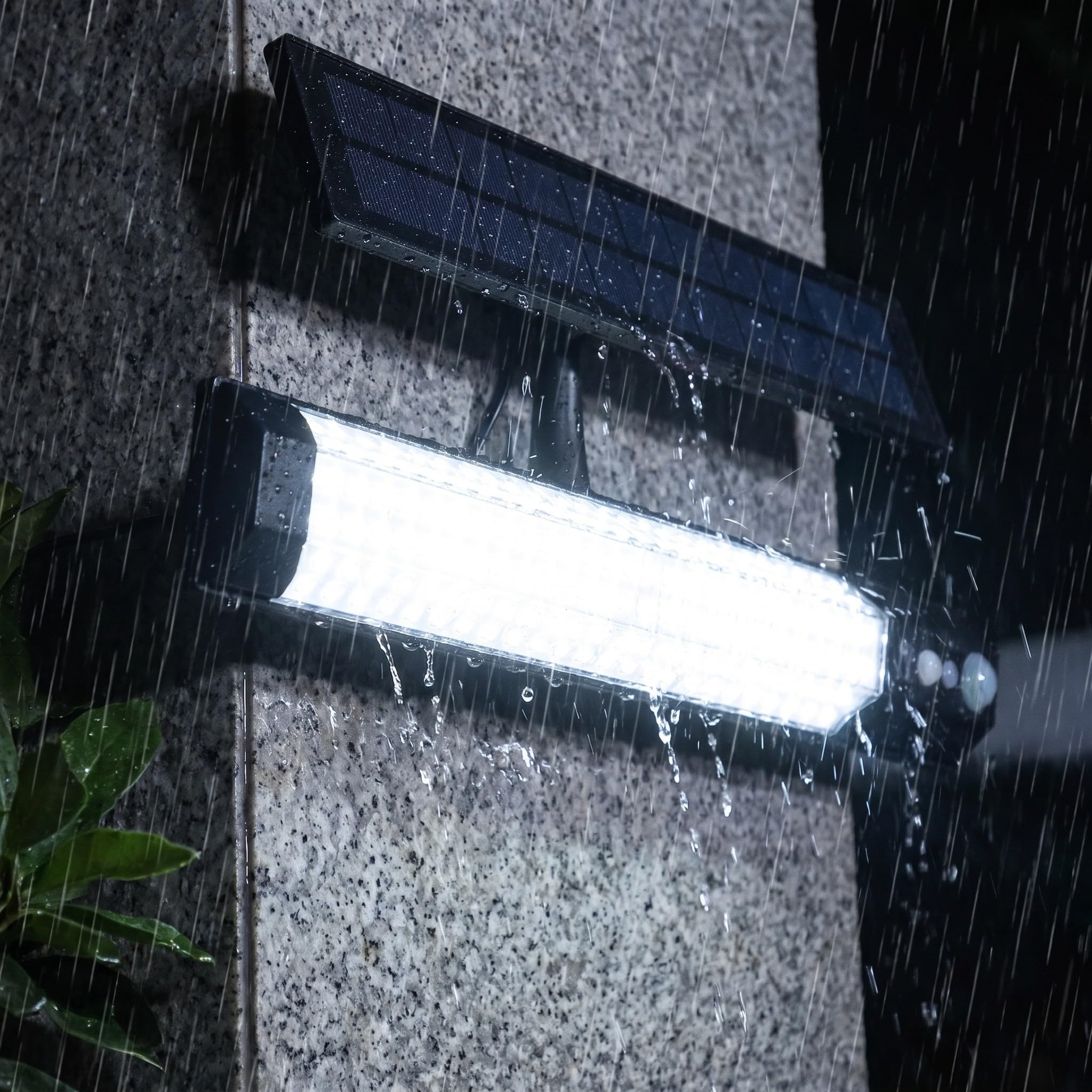 Artibetter Lampada da parete solare a LED per esterni - Lampada da parete lunga con sensore di movimento - Illuminazione impermeabile per giardino e corridoio, ideale per cortili, ingressi e tettoie.
