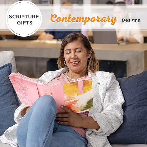Miniatura 9 de Christian Art Gifts Funda de cuero vegano para la Biblia para mujer His Mercy Never Fails - Lam. 322 Escrituras inspiradoras, bolsillos y