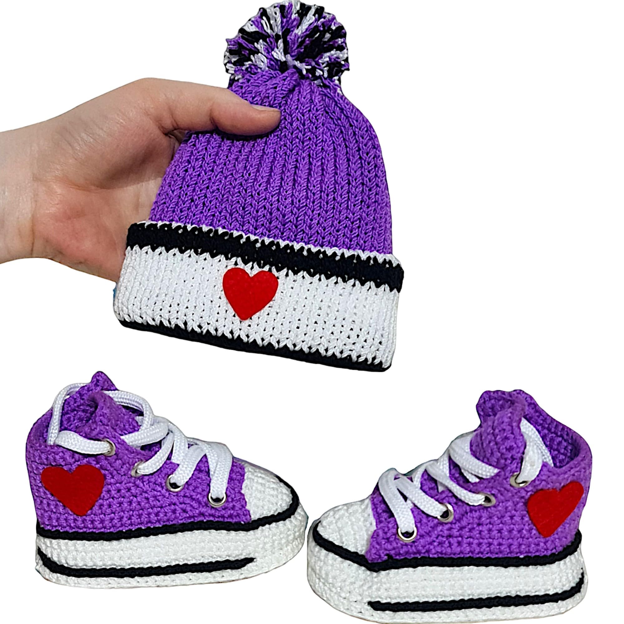 Handgemacht Gender Neutrales Baby-Outfit, Gehäkelter lila Sneaker & Mütze Neugeborene, Weiche Laufsohlen, Outfit zum Nachhausekommen, Gehäkelte Sneakers & Mütze, Weiche Laufsohlen für Jungen / Mädchen