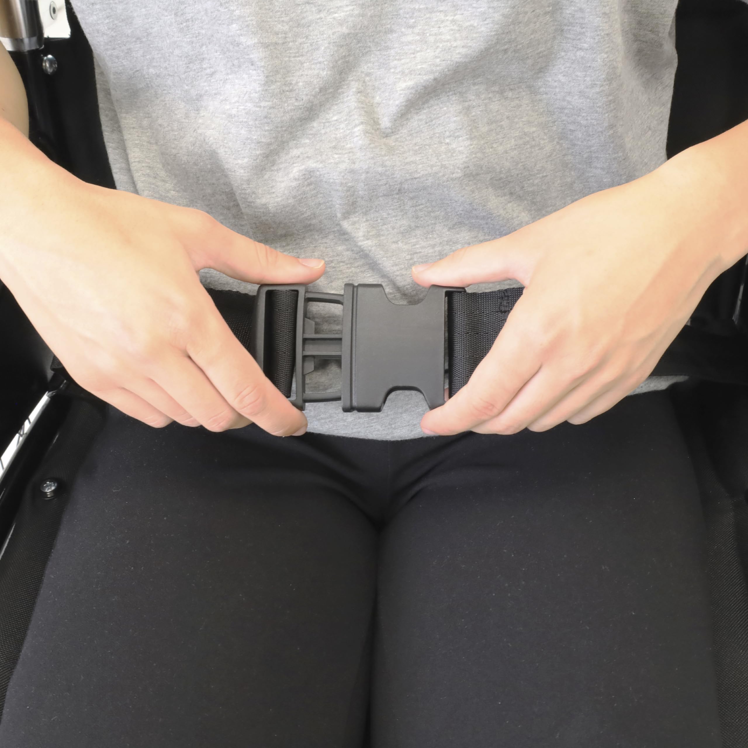 KMINA Sedia a Rotelle Pieghevole Leggera in Alluminio (Seduta 46 cm), Autospinta, Schienale e Poggiapiedi Ribaltabili, Braccioli Regolabili, Cintura e Freno a Mano