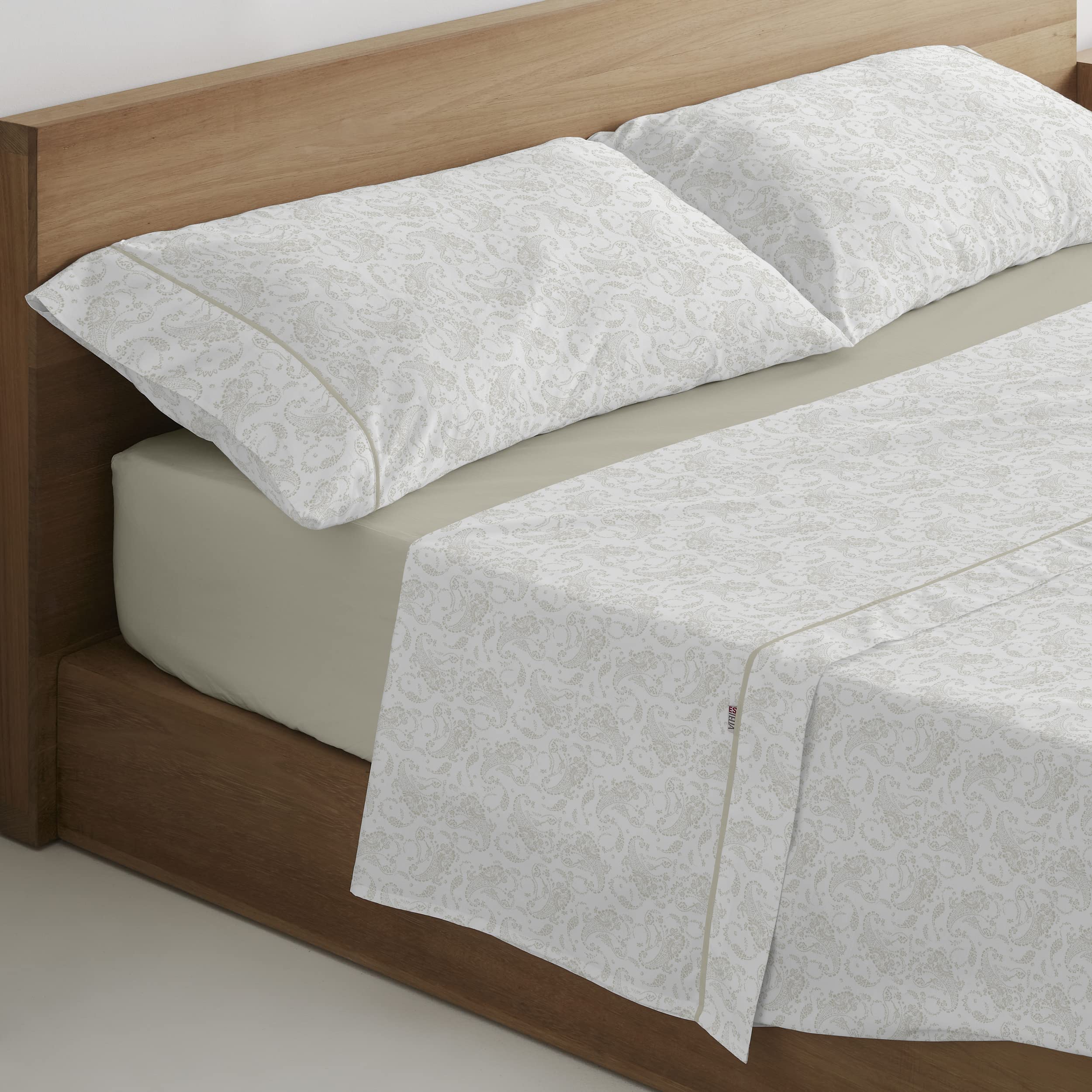 Drap-housse blanc 150 cm en coton ESTELIA pour des nuits fraîches