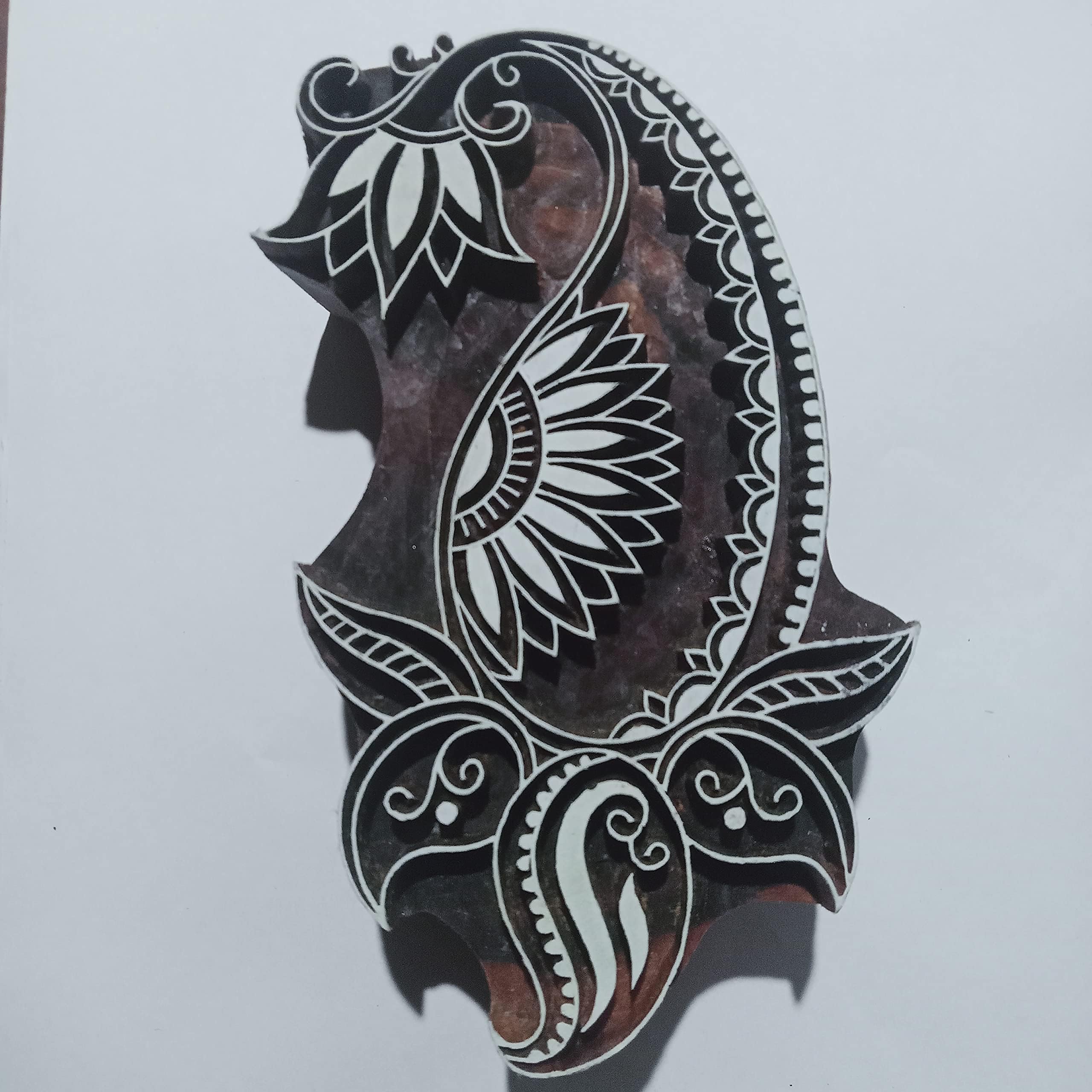 Carry botta Unique and Gorgeous Design for Printting use.This Design Fully Made by Hand Carved You can use saare Printing .taxtile Printing maihdi Printing etc.