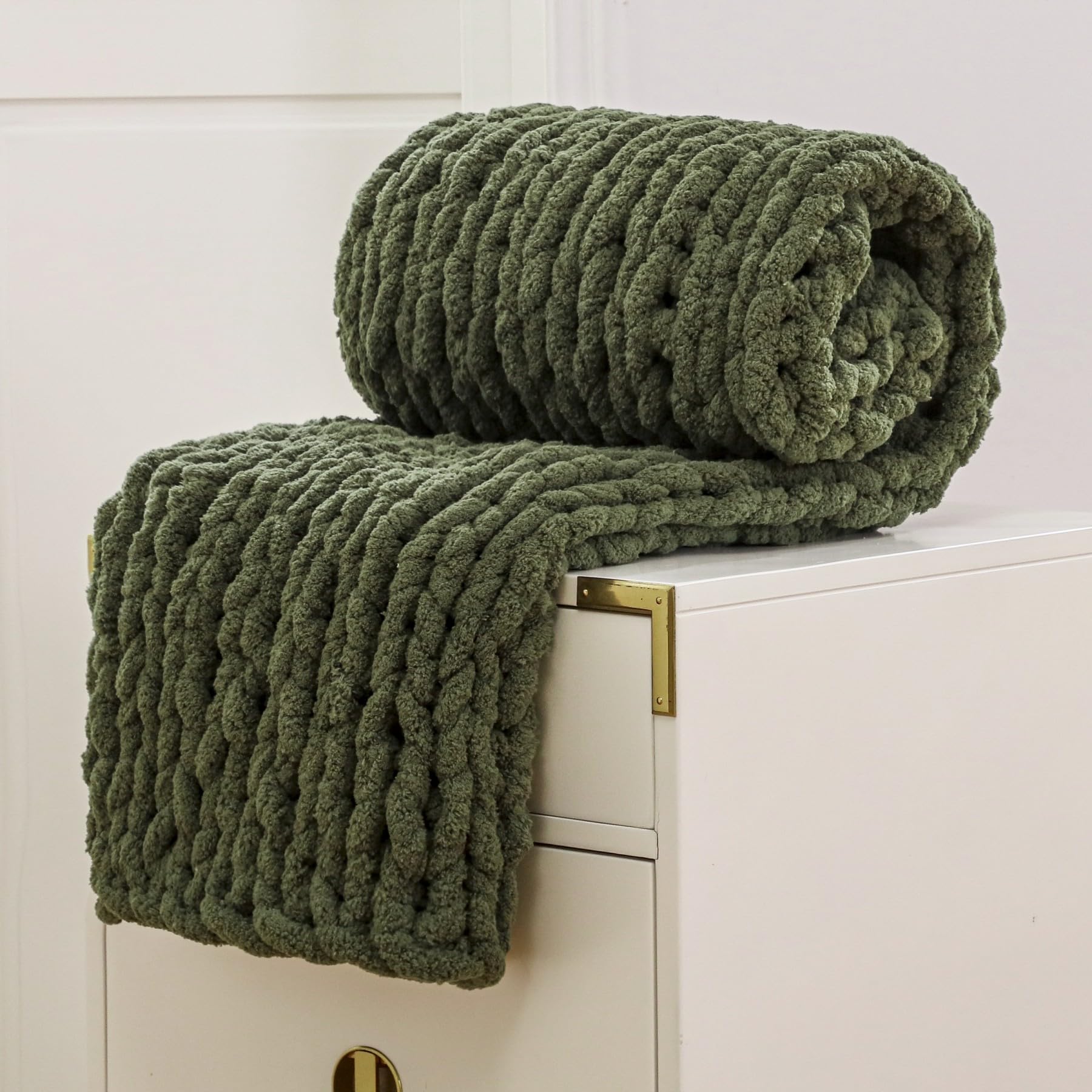 WESHIONGOO - Manta decorativa de punto grueso de 101,6 x 101,6 cm para sofá y cama, suave y esponjosa, confeccionada a mano al 100 % con hilo de chenilla grueso, verde oliva | Manta de punto 100% hecha a mano, manta suave y esponjosa con hilo de felpilla