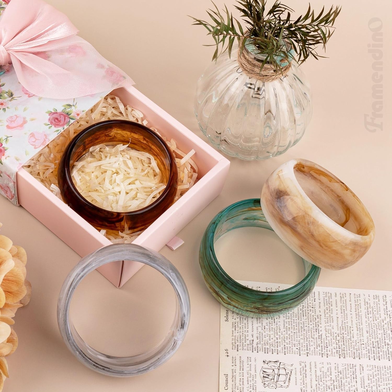 Framendino, 4 Pack Round Bangle Bracelets Acrylic Bracelet Colorful Resin Wide Wristbands Geometric Plastic Bracelets for Women - Image 5