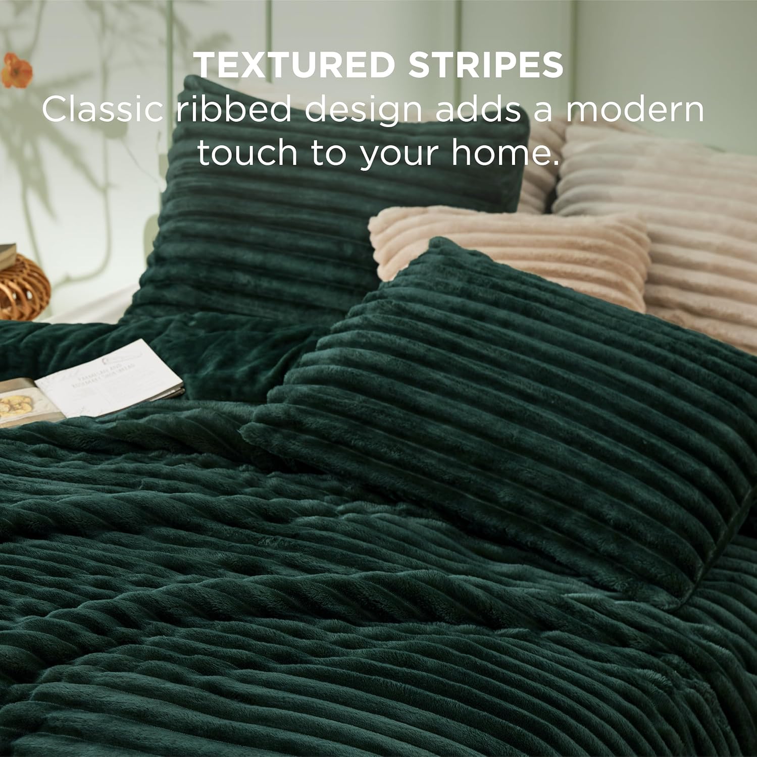 Bedsure Fluffy Comforter Set King Size - Super Soft Faux Fur Bed Set Emerald, All Seasons Warm Plush Fleece Bedding, 3 Pieces, 1 Shaggy Fuzzy King Comforter with 2 Pillowcases