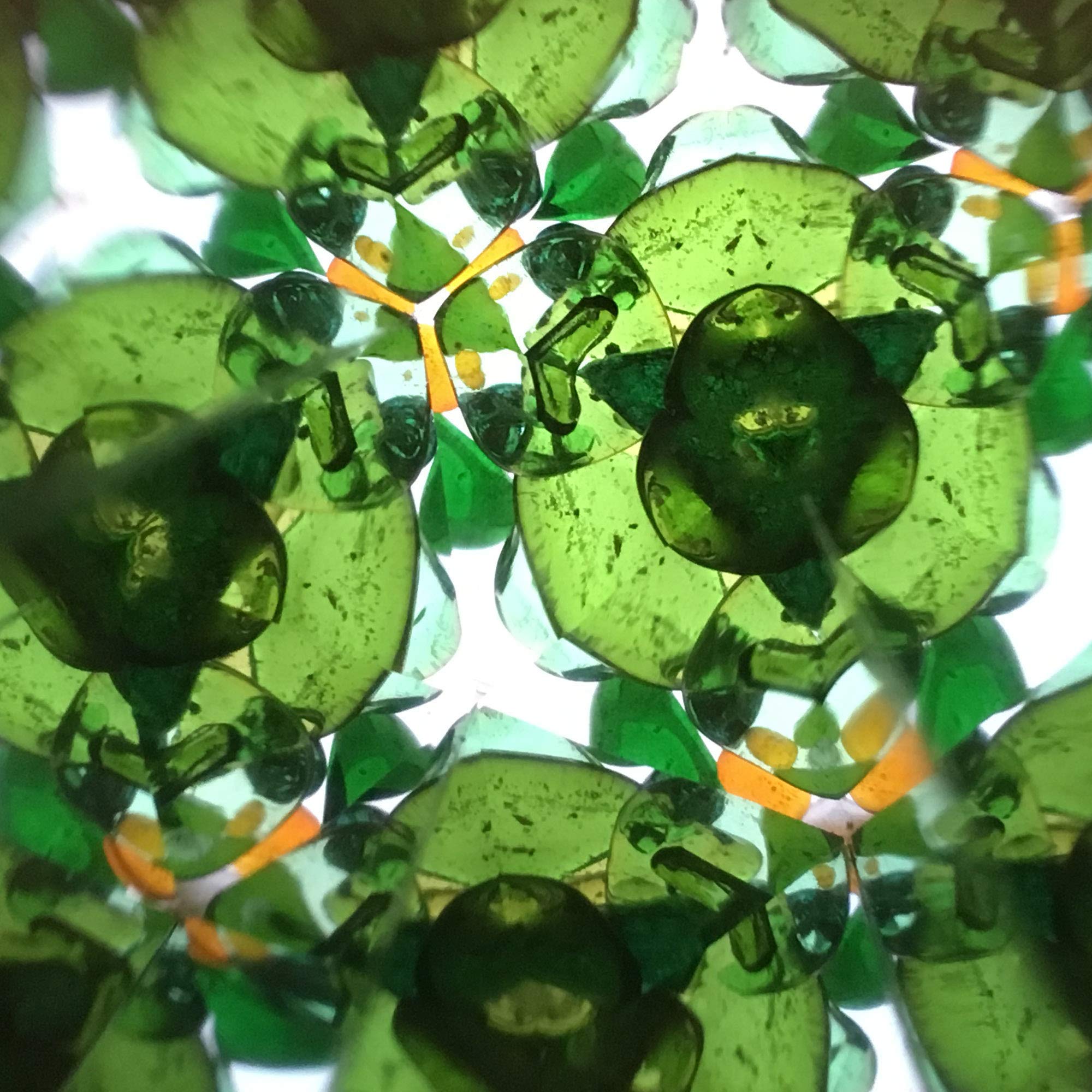 Kaleidoskop aus natürlichem Haselholz mit rohem, ausgewaschenem Strandglas